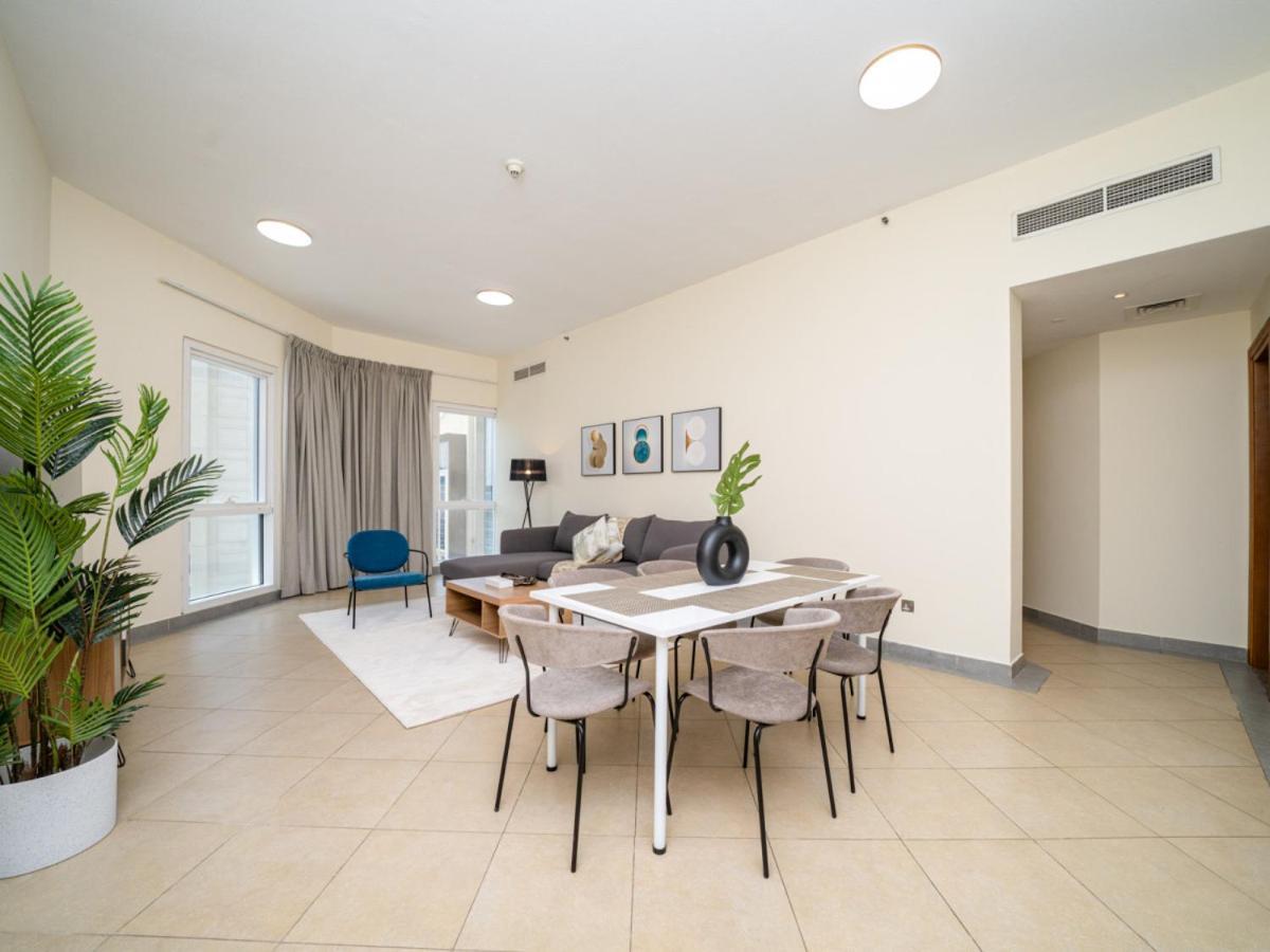 Spacious 2 Bedroom In Tecom Apartment Dubai