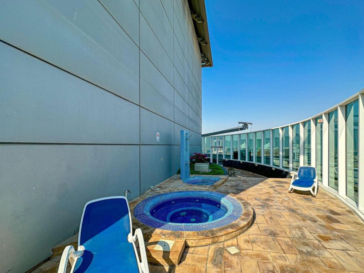 Spacious 2 Bedroom In Tecom