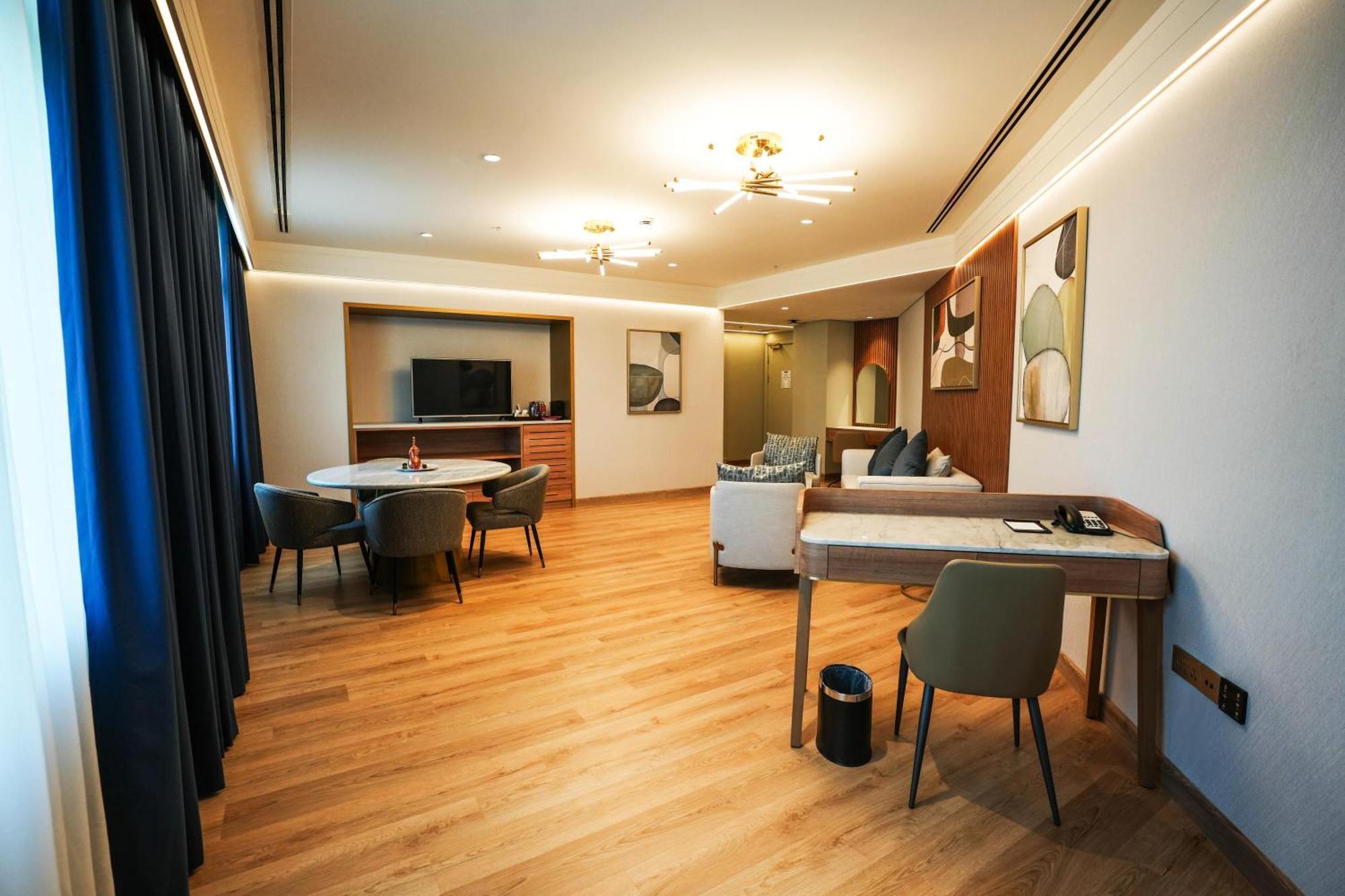 Moevenpick Grand Al Bustan Hotel 5*