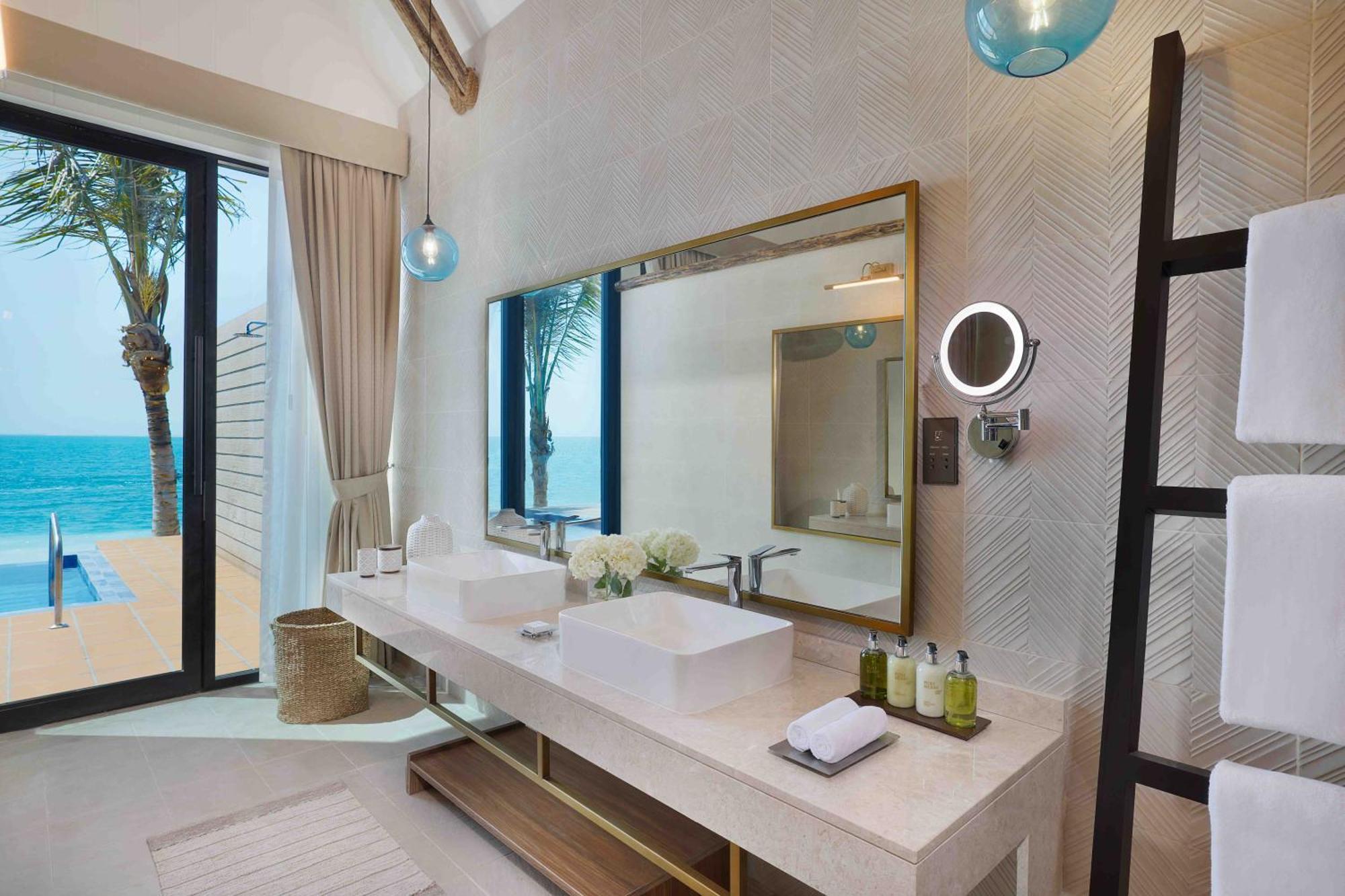 Anantara World Islands Resort
