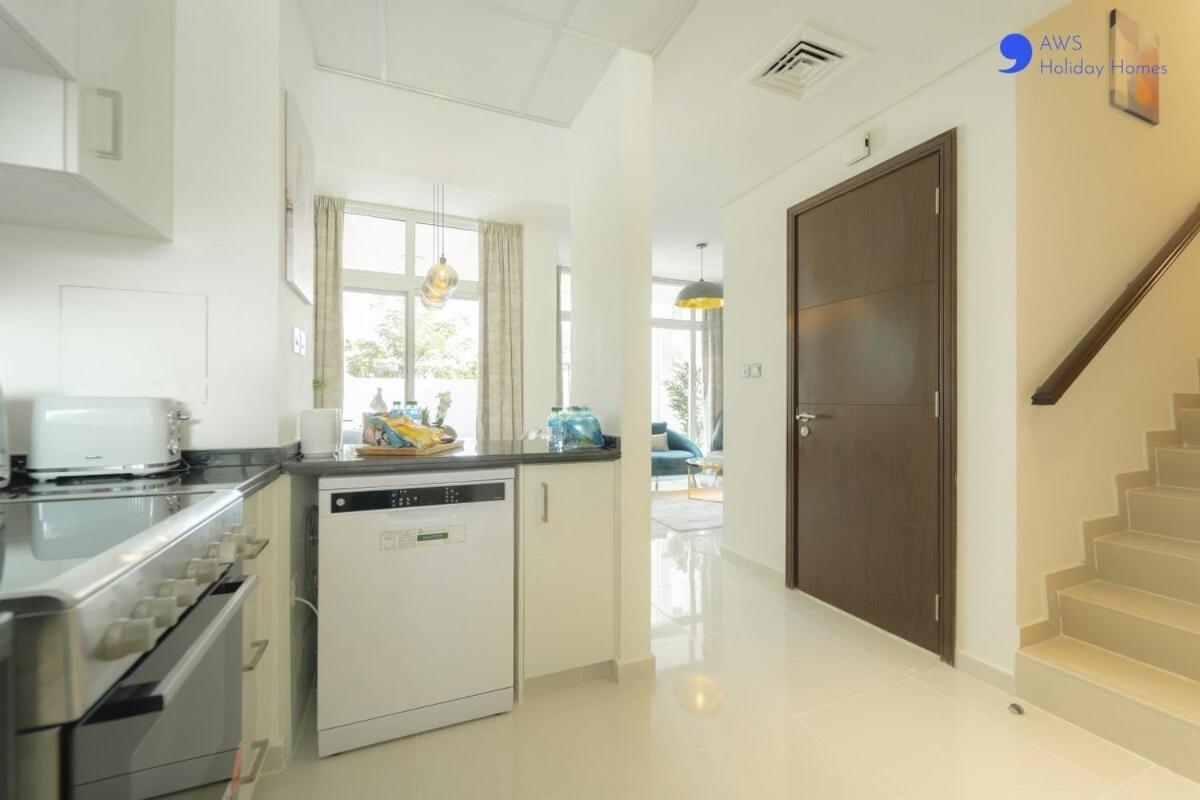 Aws Homes - Elegant Townhouse With Garden Villa