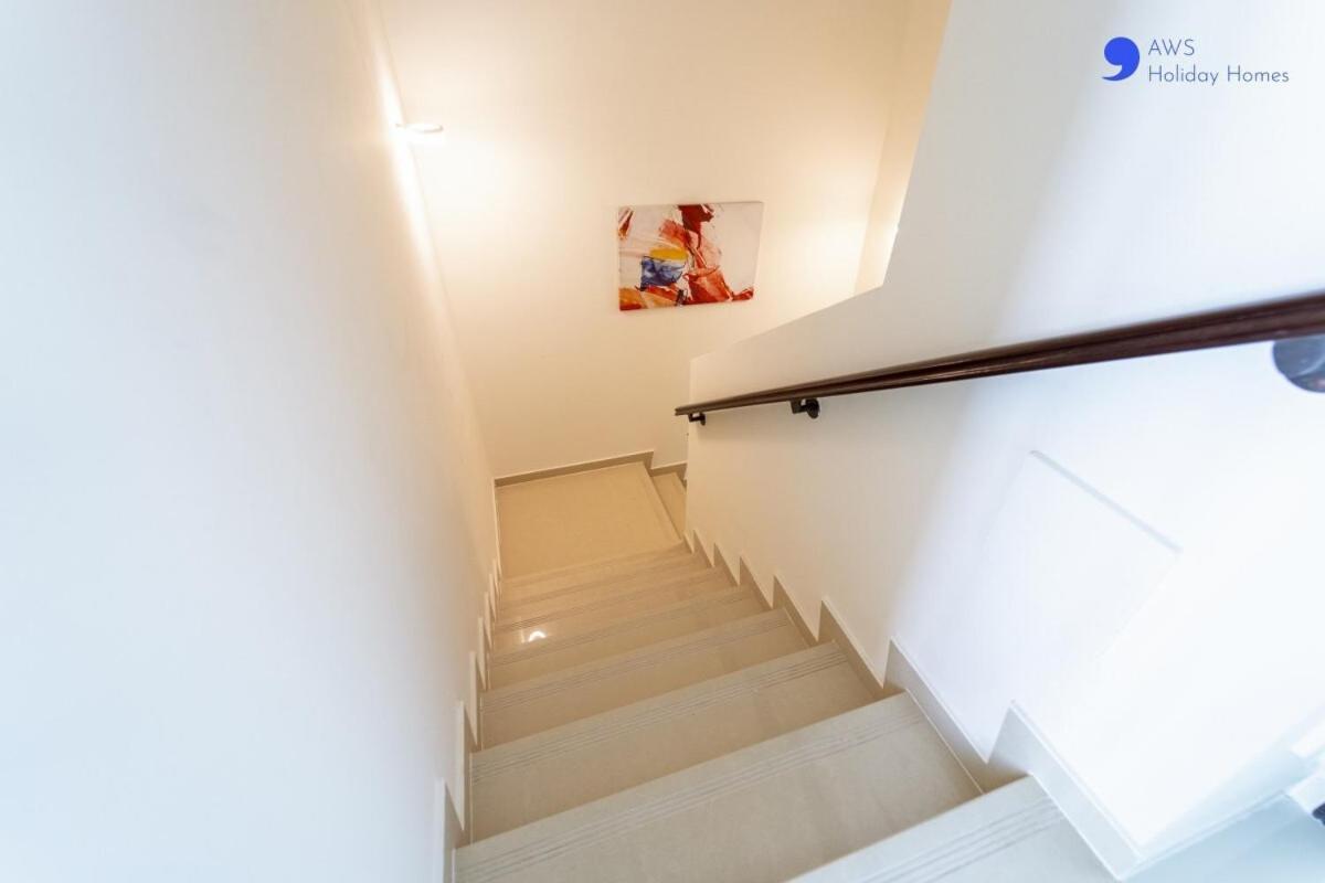 Villa Aws Homes - Elegant Townhouse With Garden Dubai