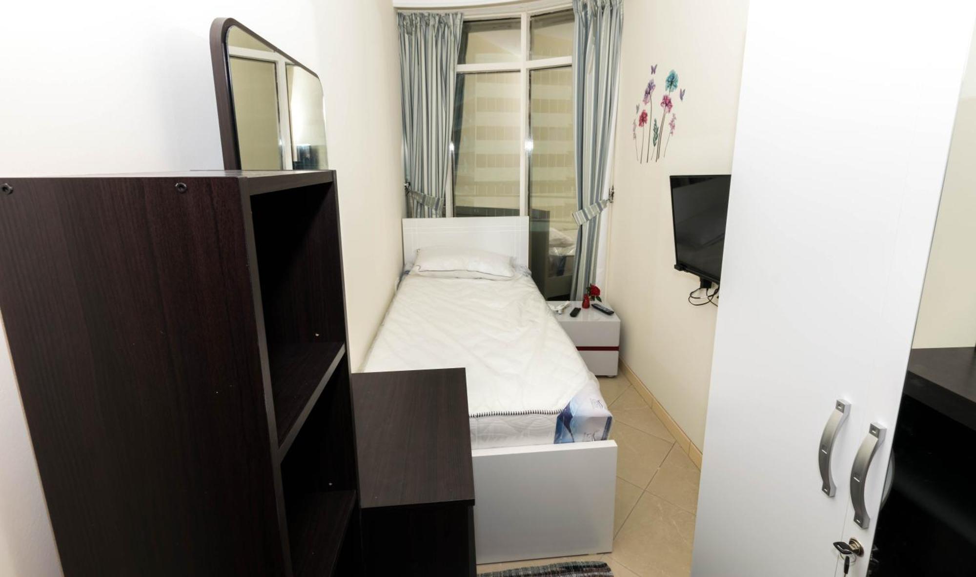 Homestay Roomy Small And Partitions At Marina