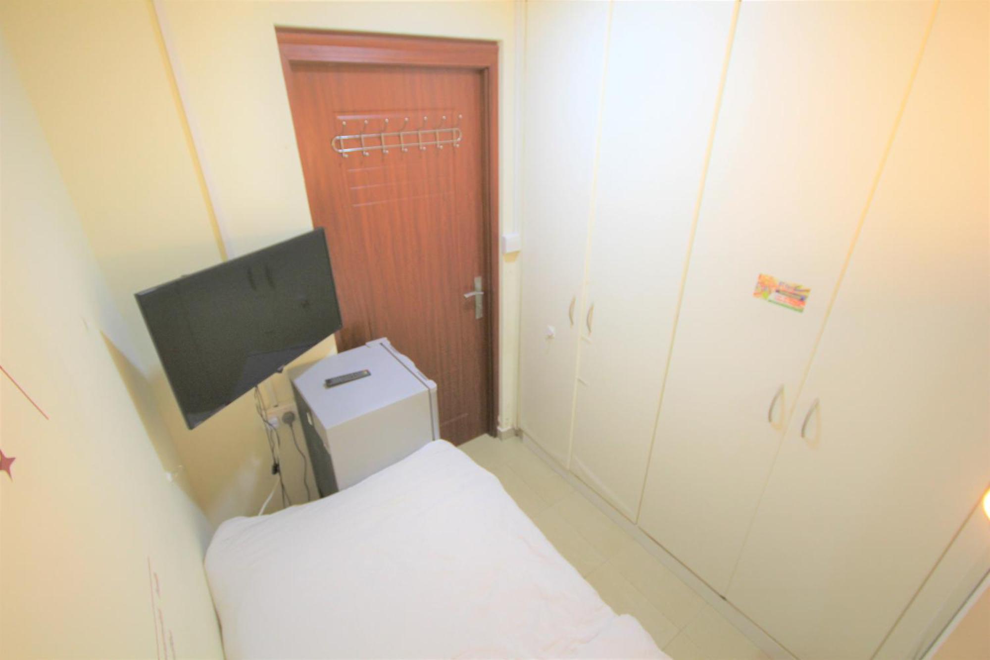 Roomy Small And Partitions At Marina Homestay