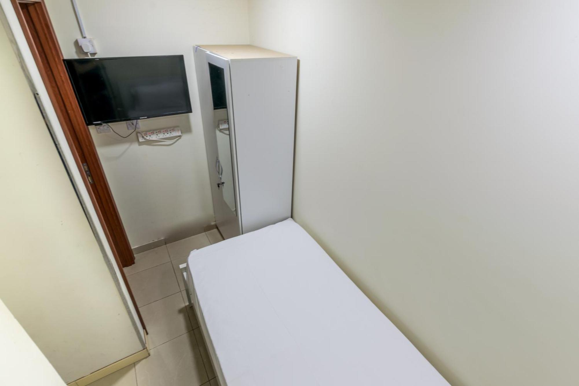 Homestay Roomy Small And Partitions At Marina