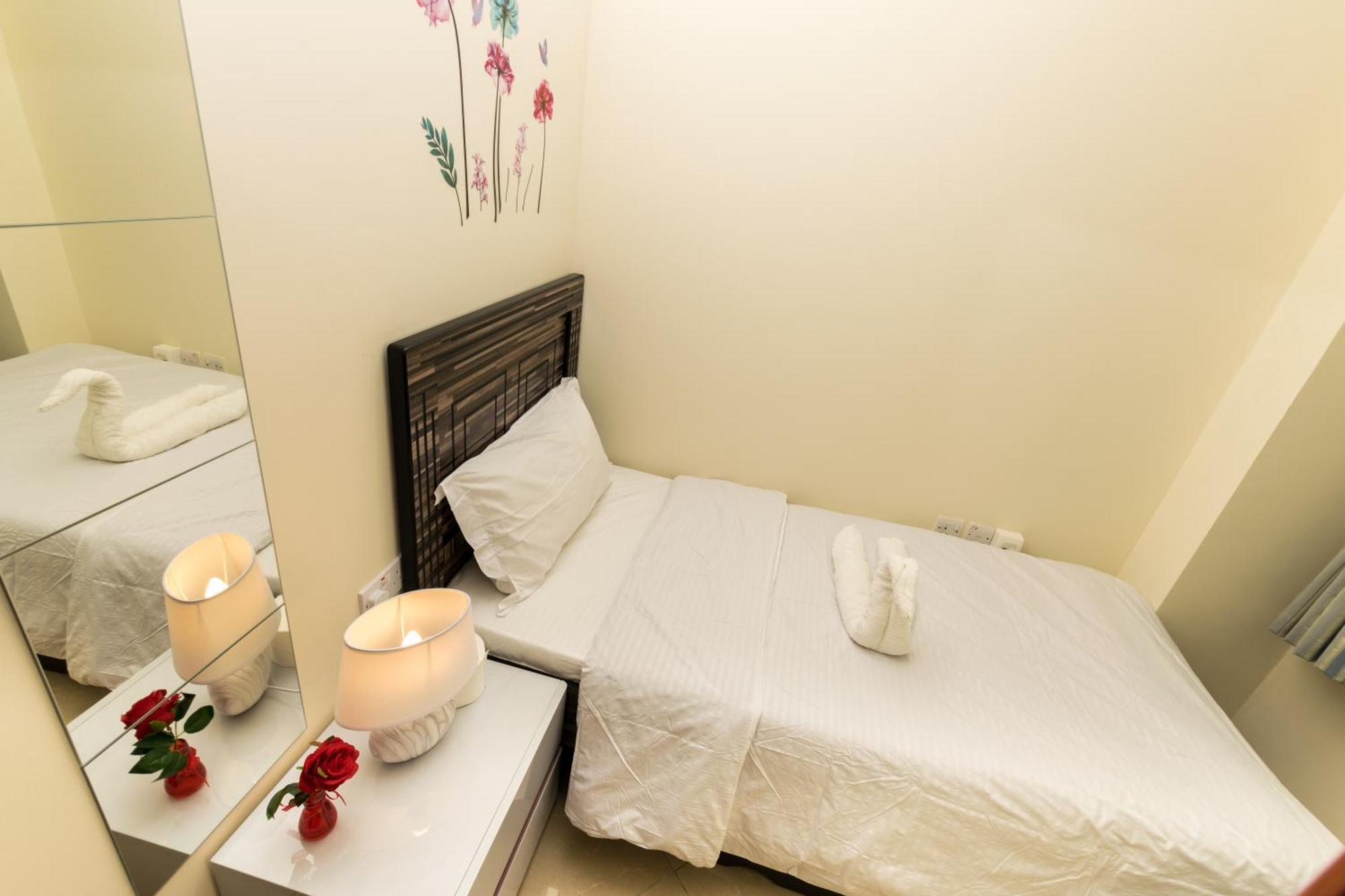 Roomy Small And Partitions At Marina Homestay *