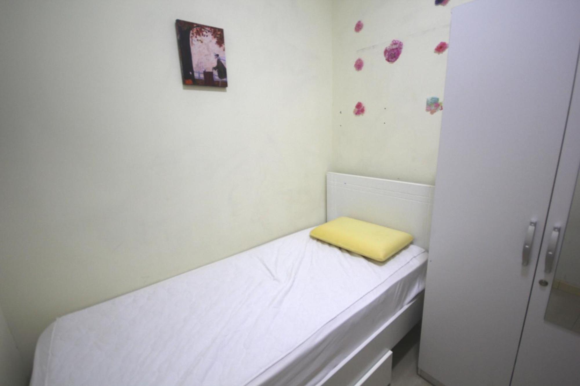 Homestay Roomy Small And Partitions At Marina