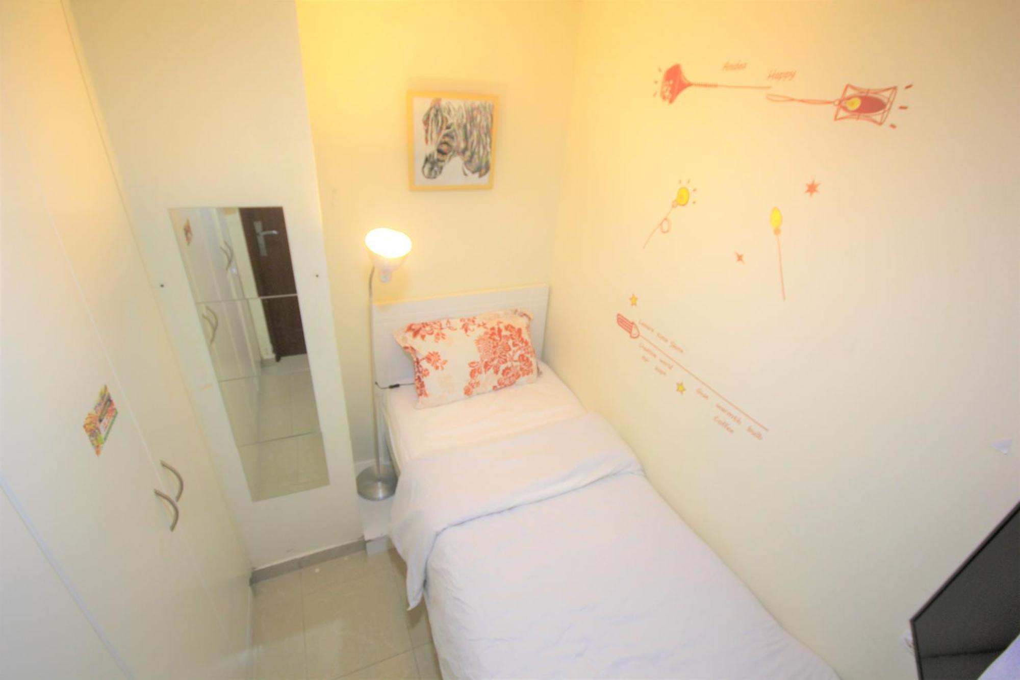 Roomy Small And Partitions At Marina Homestay *
