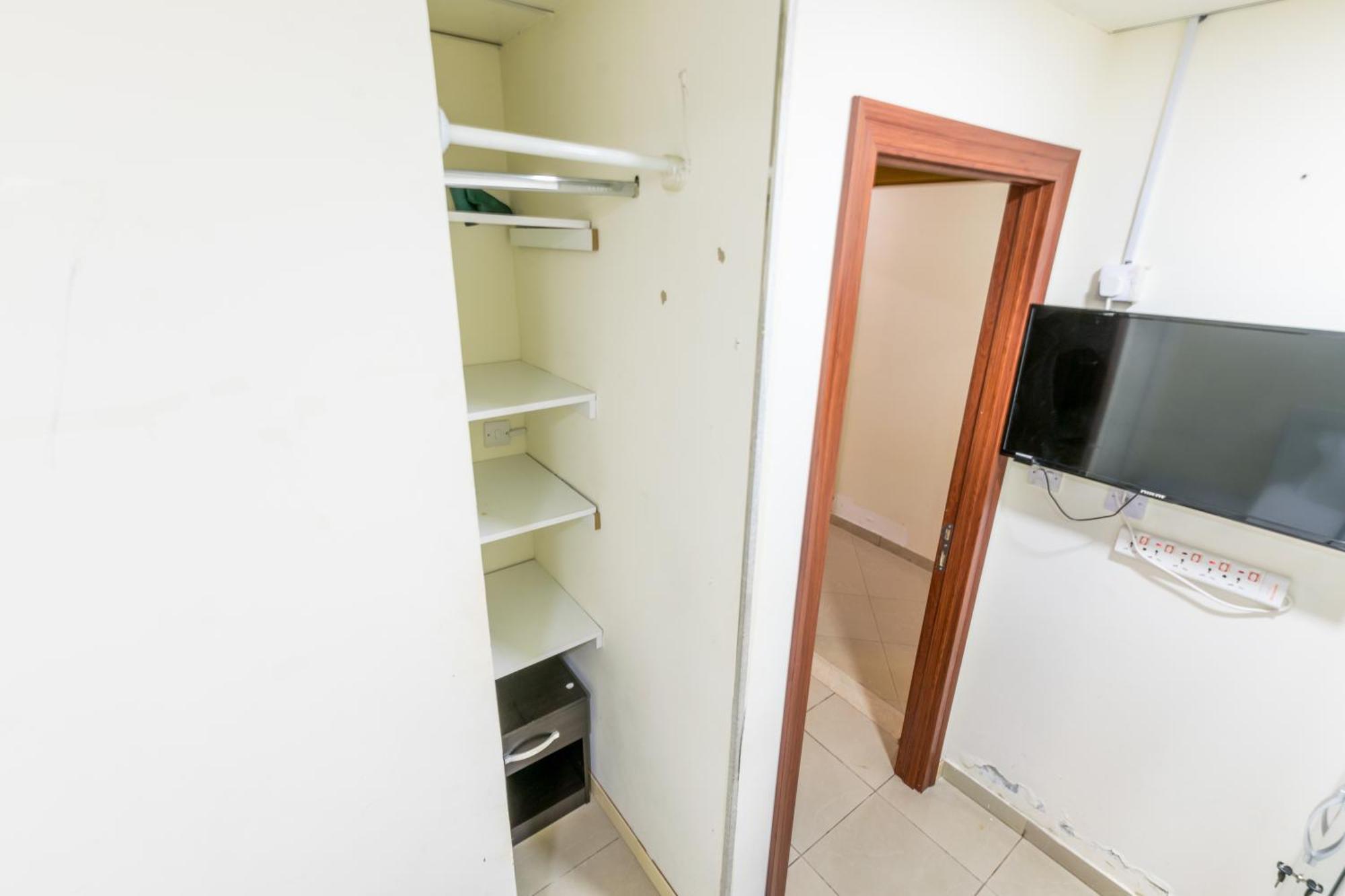 Roomy Small And Partitions At Marina Homestay Dubai