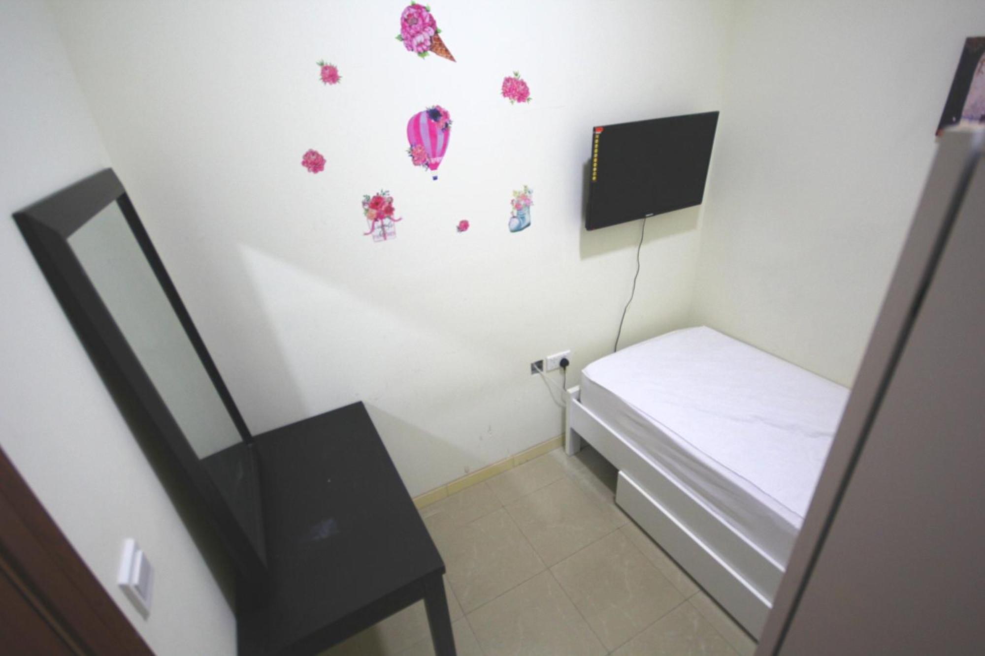 Roomy Small And Partitions At Marina Homestay