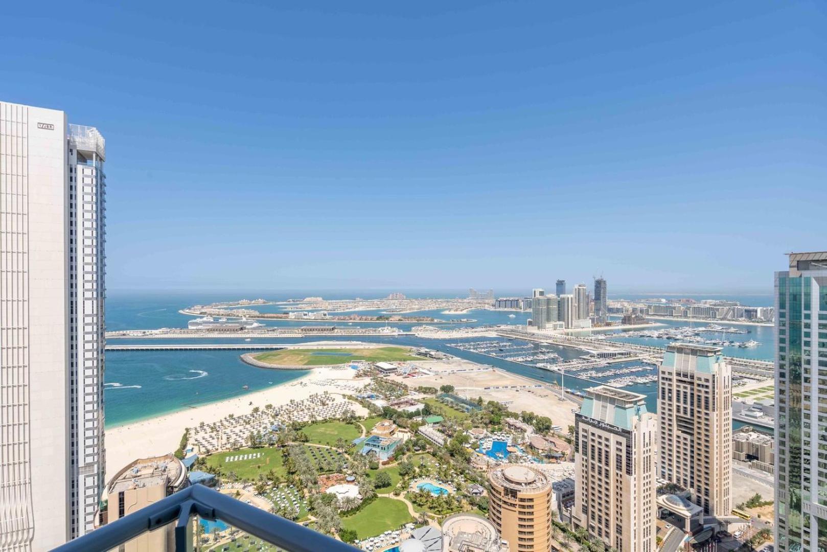 Guestready - Lux Home With Sea View Balcony Dubai