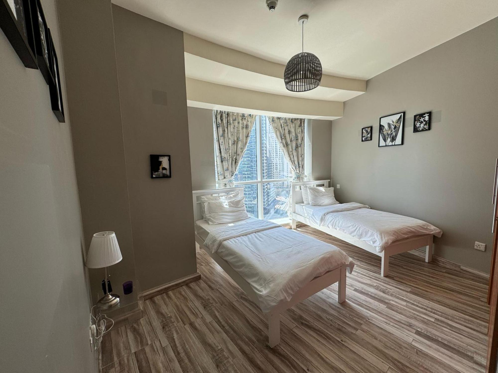 Apartment 2 Bedroom & 3 Bath In Marina - Walking Distance To Jbr!