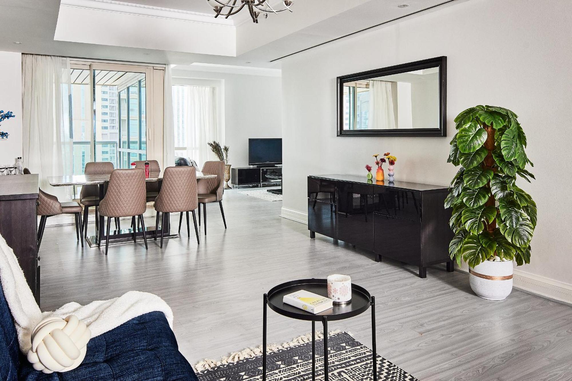Luxury Marina Views On Marina Walk Waterfront 3 Bed Property Apartment