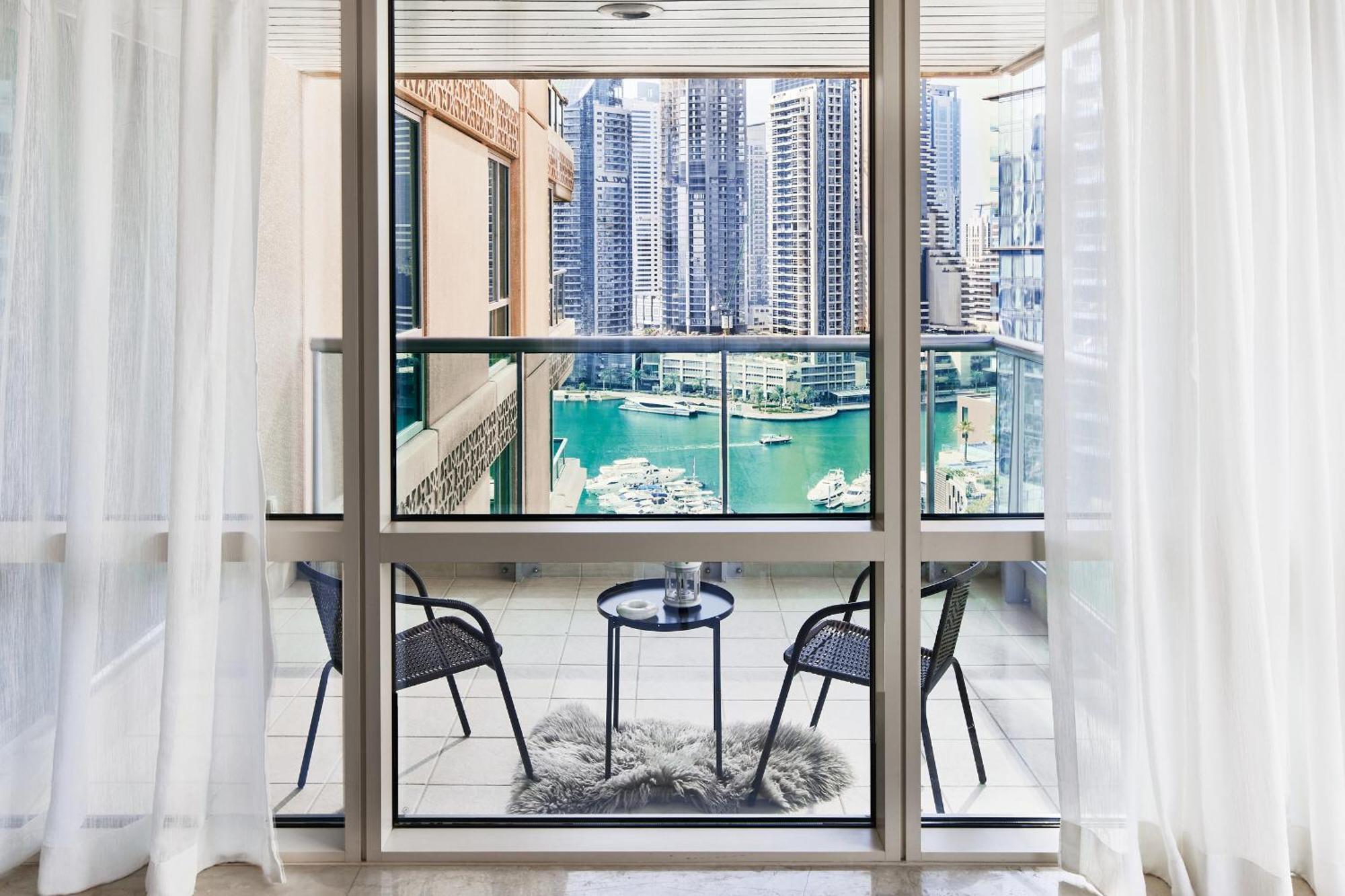 Luxury Marina Views On Marina Walk Waterfront 3 Bed Property Apartment *