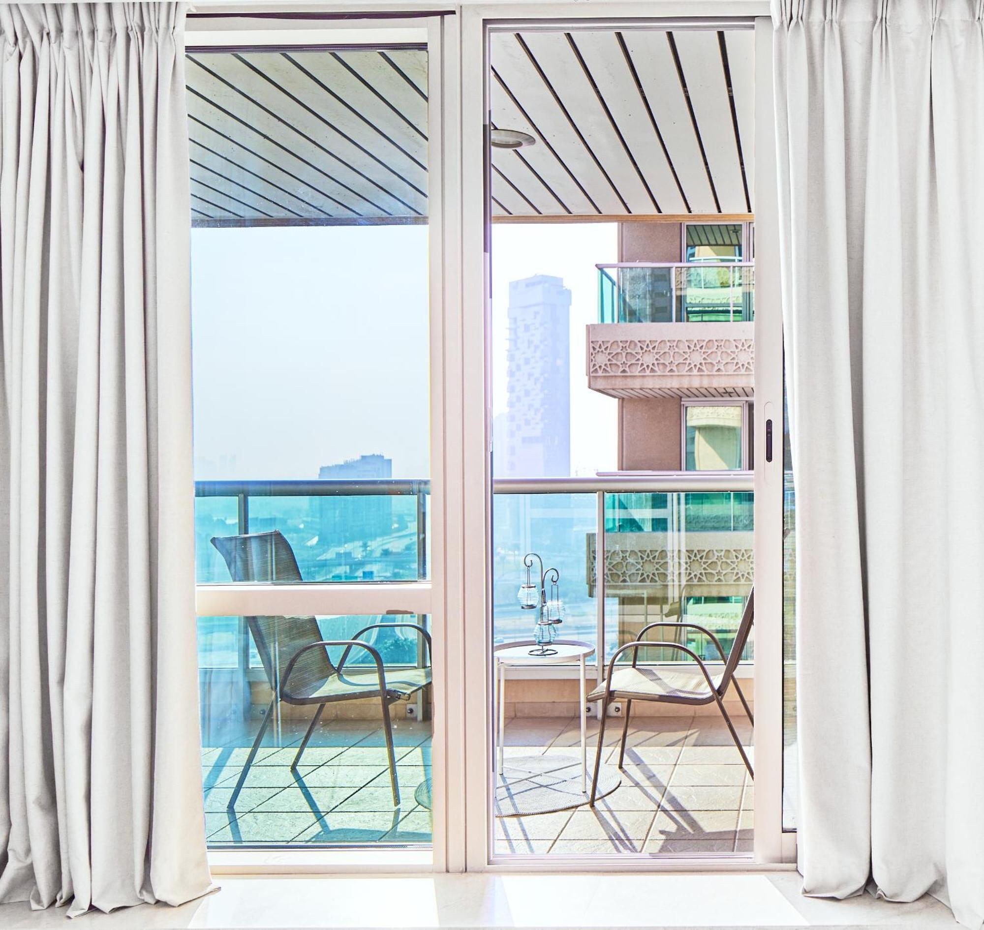 Luxury Marina Views On Marina Walk Waterfront 3 Bed Property Apartment