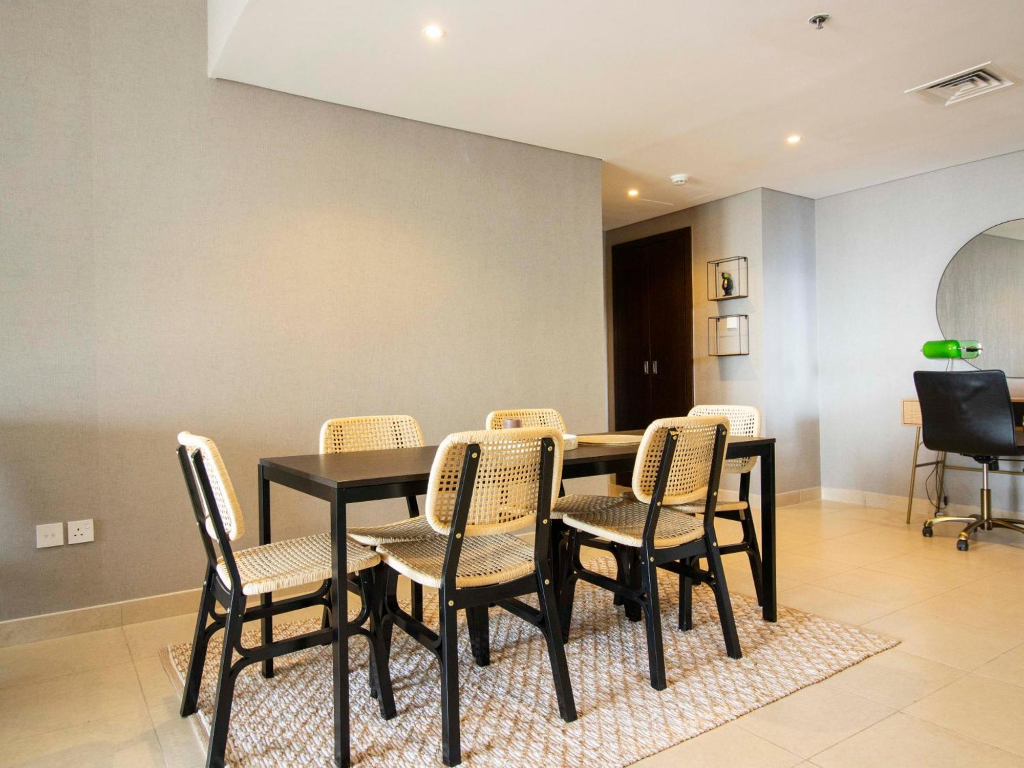 Downtown Chic Easy Walk To Mall & Fountain Apartment