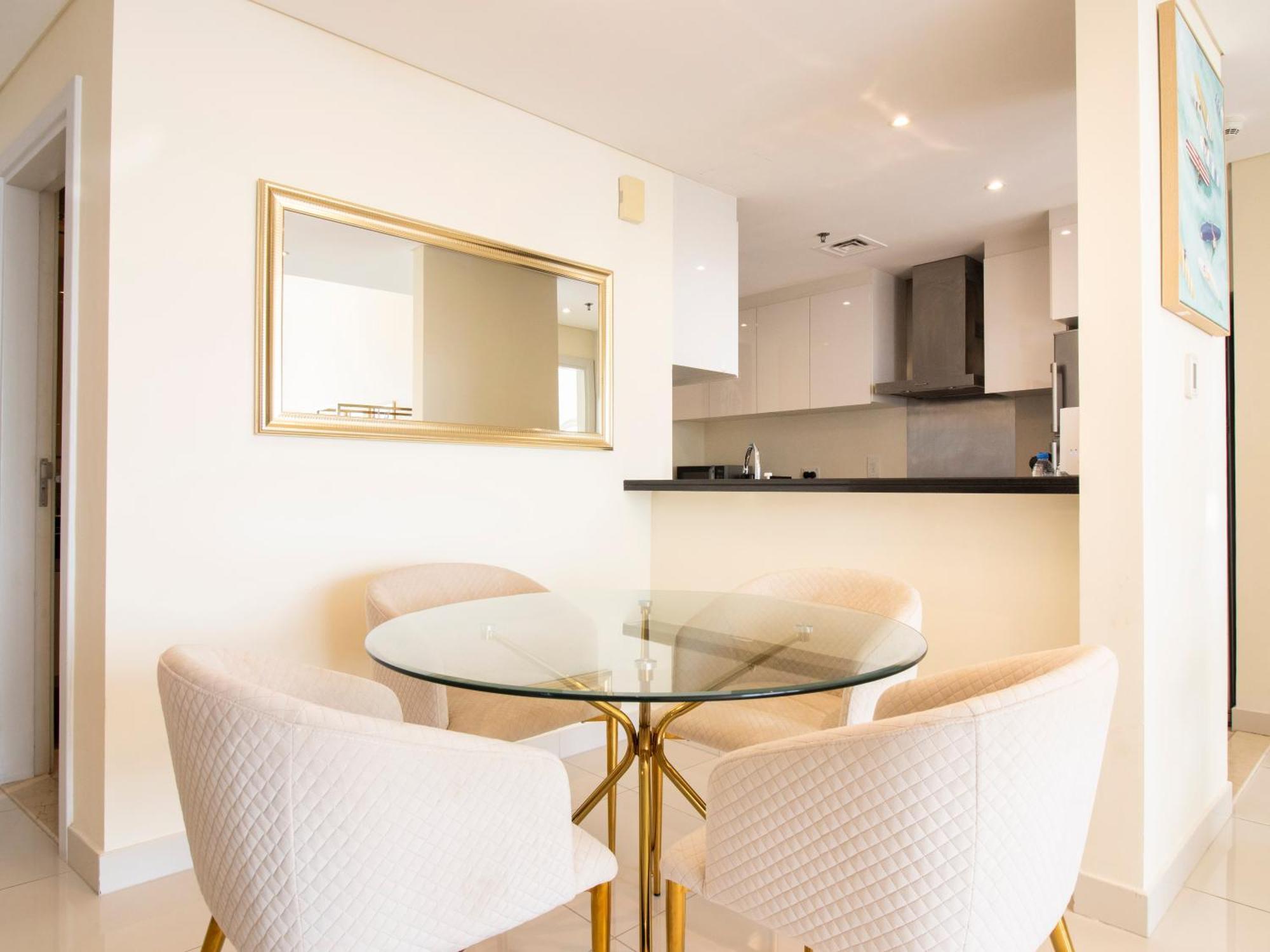 Urban Retreat: Sea View In Marina * Dubai