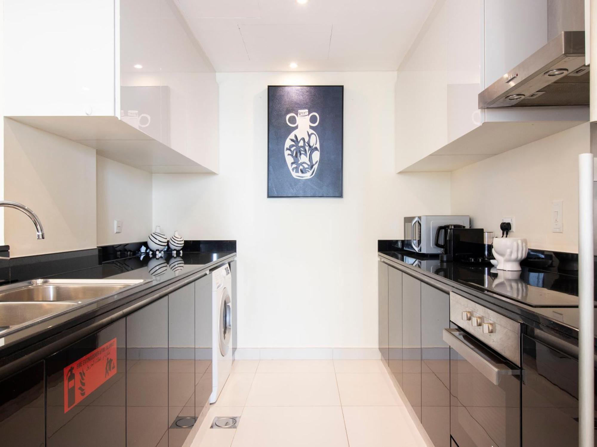 Urban Retreat: Sea View In Marina Apartment Dubai