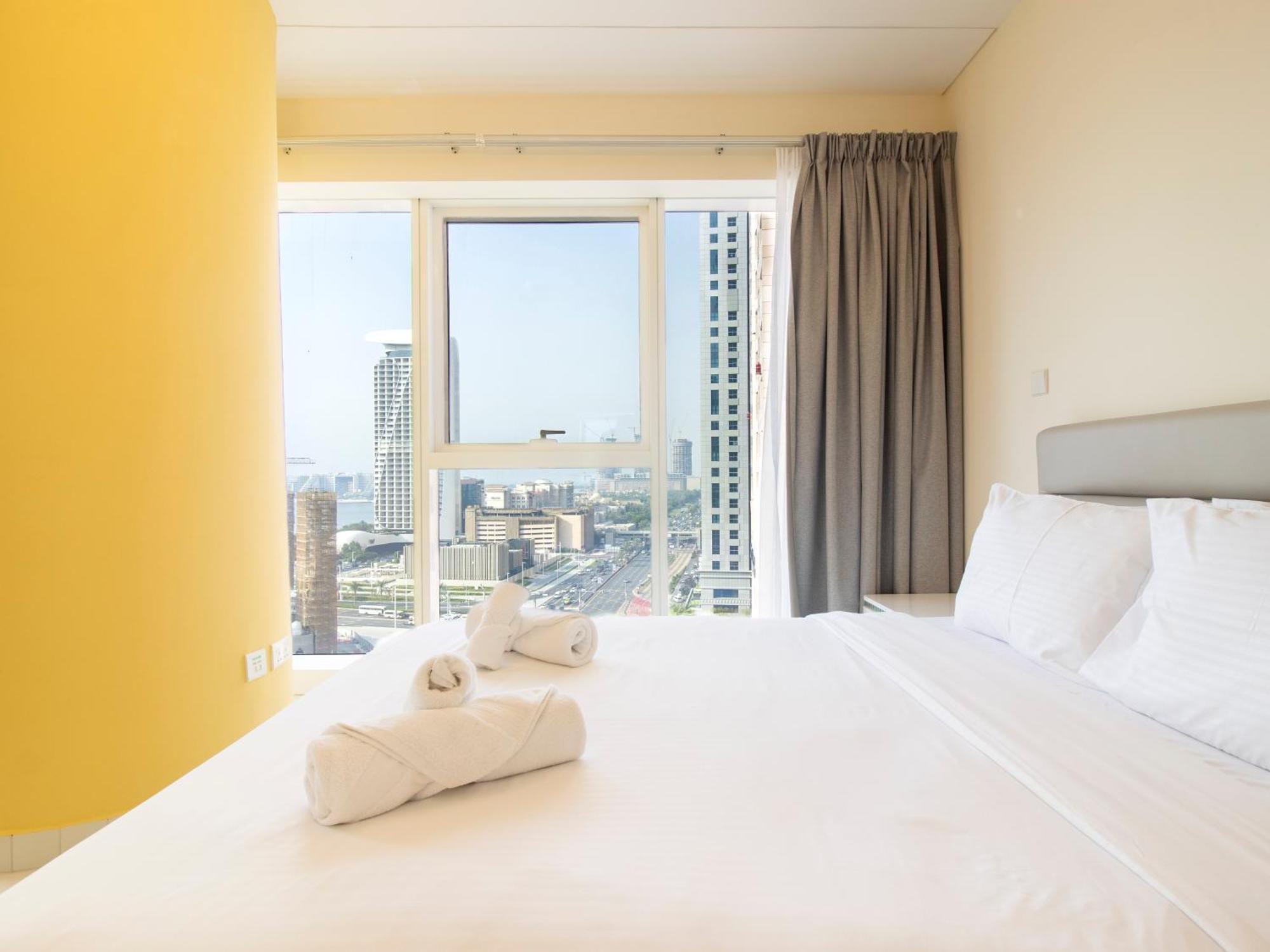 Urban Retreat: Sea View In Marina Apartment *