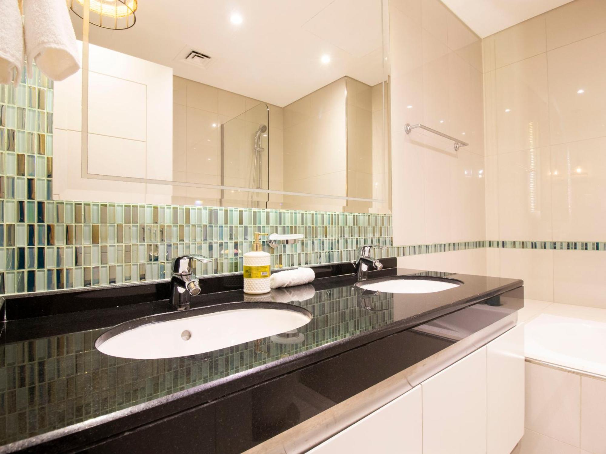 Apartment Urban Retreat: Sea View In Marina Dubai