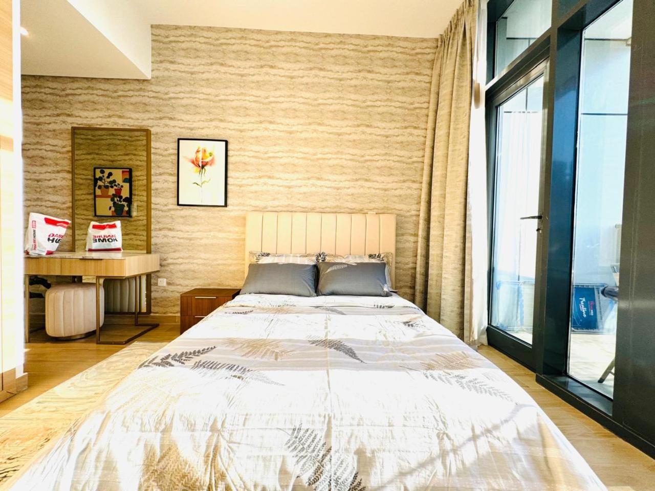 Cloud 9 - Chic With Views In Regina Tower * Dubai