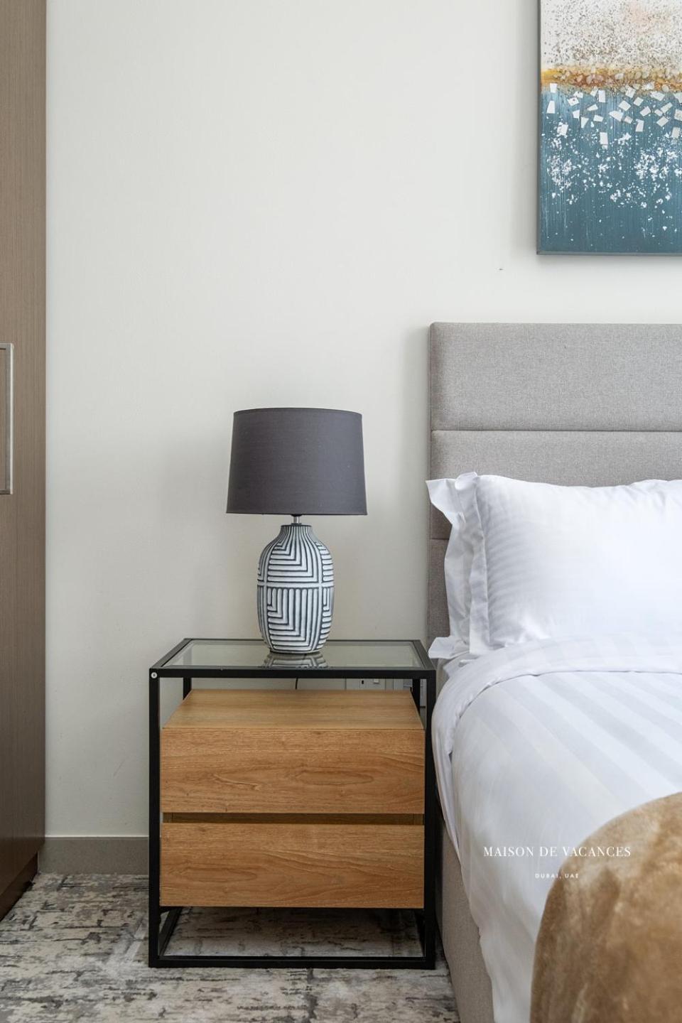 Three Bedroom In Downtown With Burj Khalifa View *