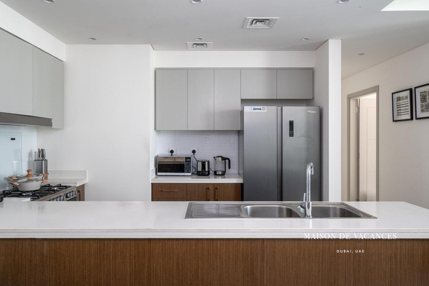 Three Bedroom In Downtown With Burj Khalifa View *