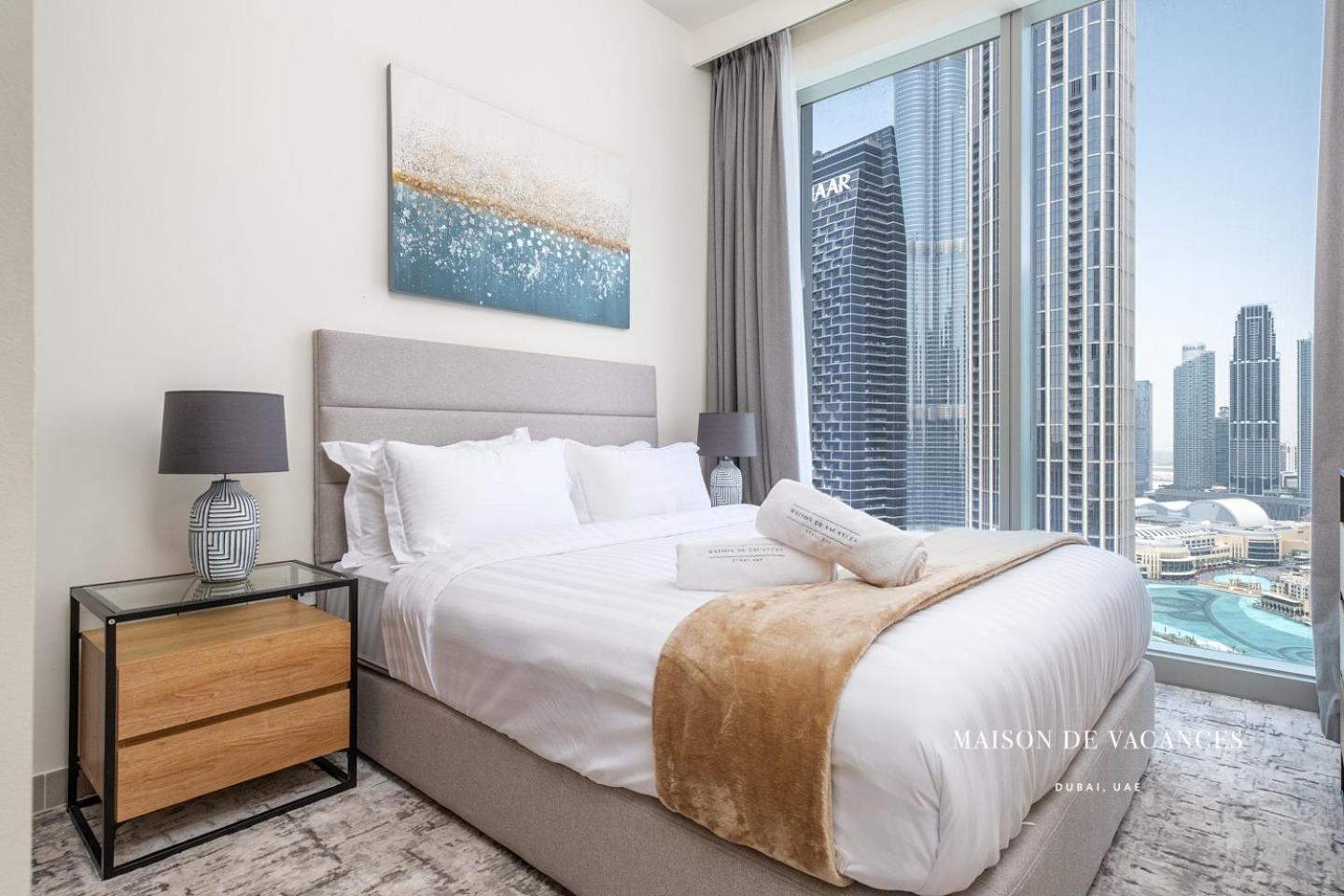 Three Bedroom In Downtown With Burj Khalifa View *