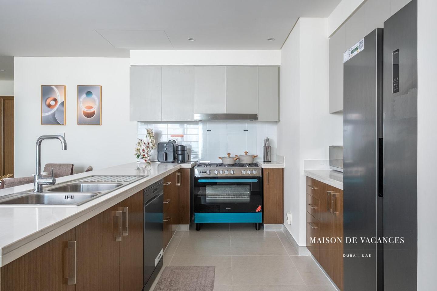 Three Bedroom In Downtown With Burj Khalifa View Dubai