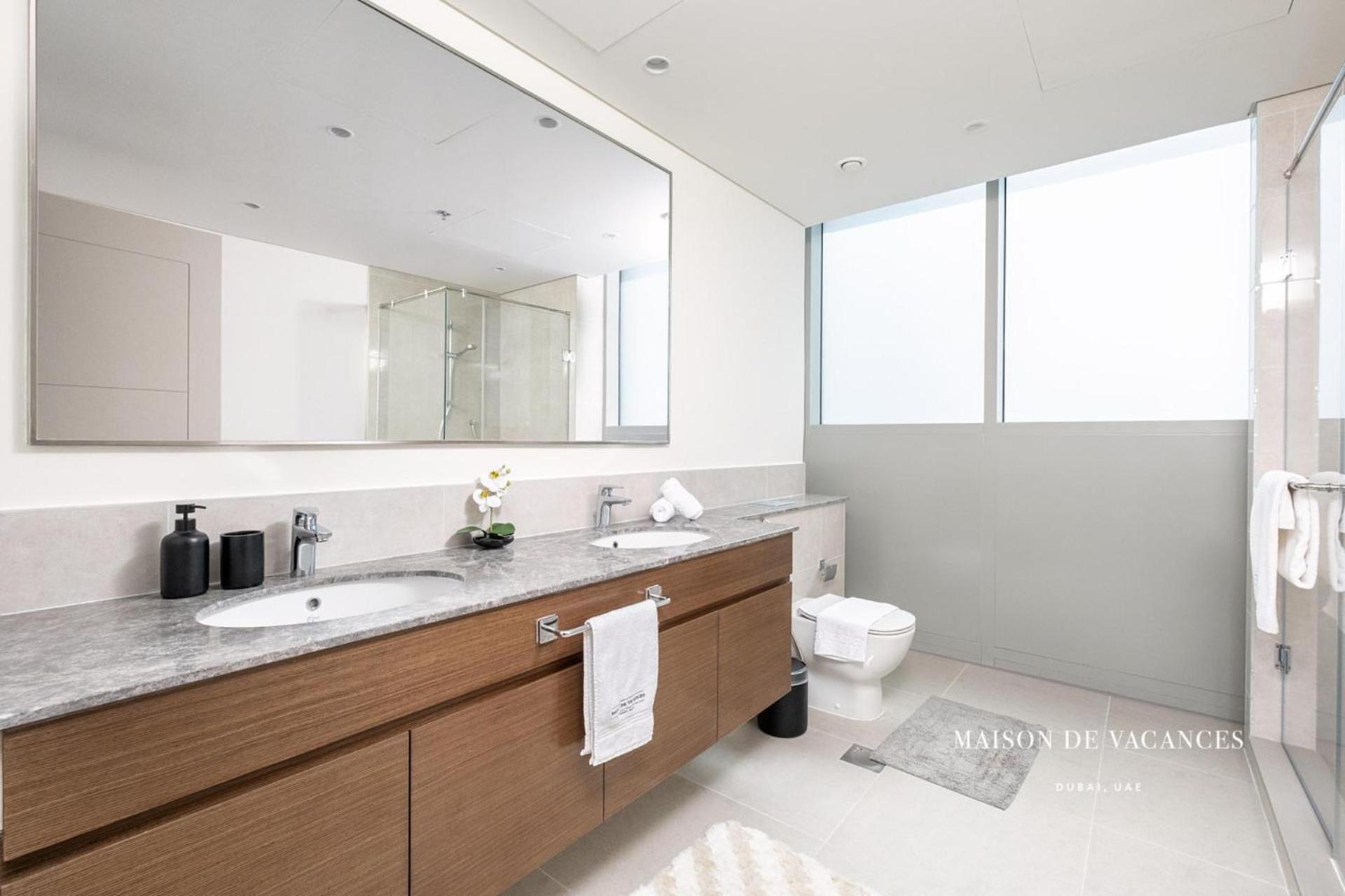 Three Bedroom In Downtown With Burj Khalifa View * Dubai