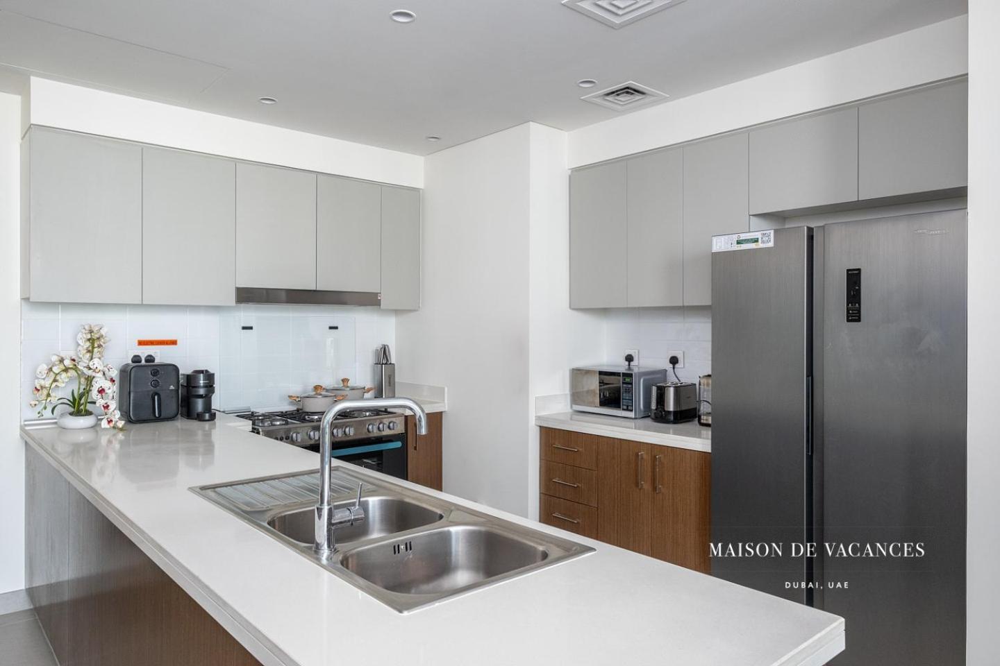 Three Bedroom In Downtown With Burj Khalifa View Apartment Dubai