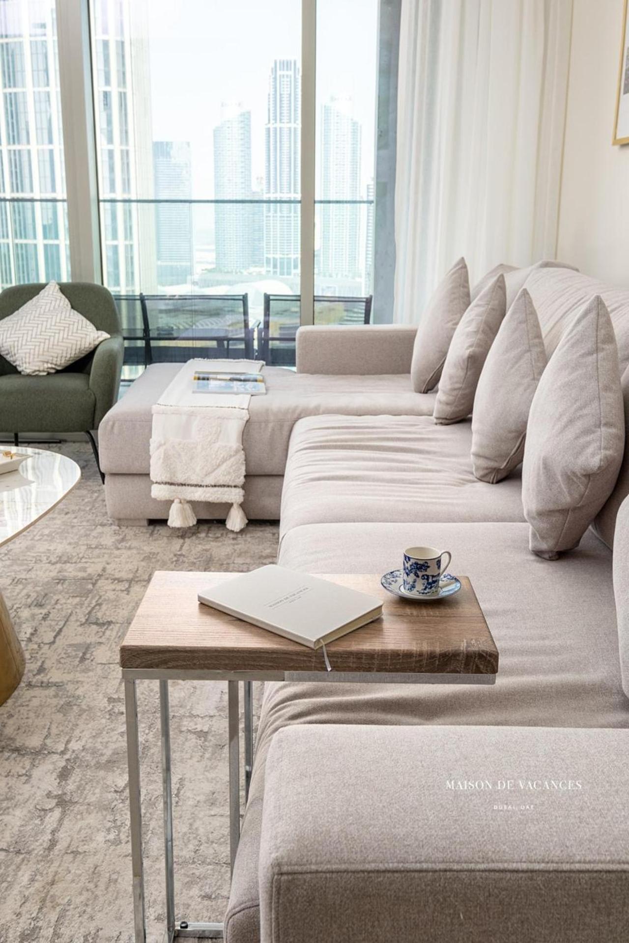 Three Bedroom In Downtown With Burj Khalifa View Apartment *