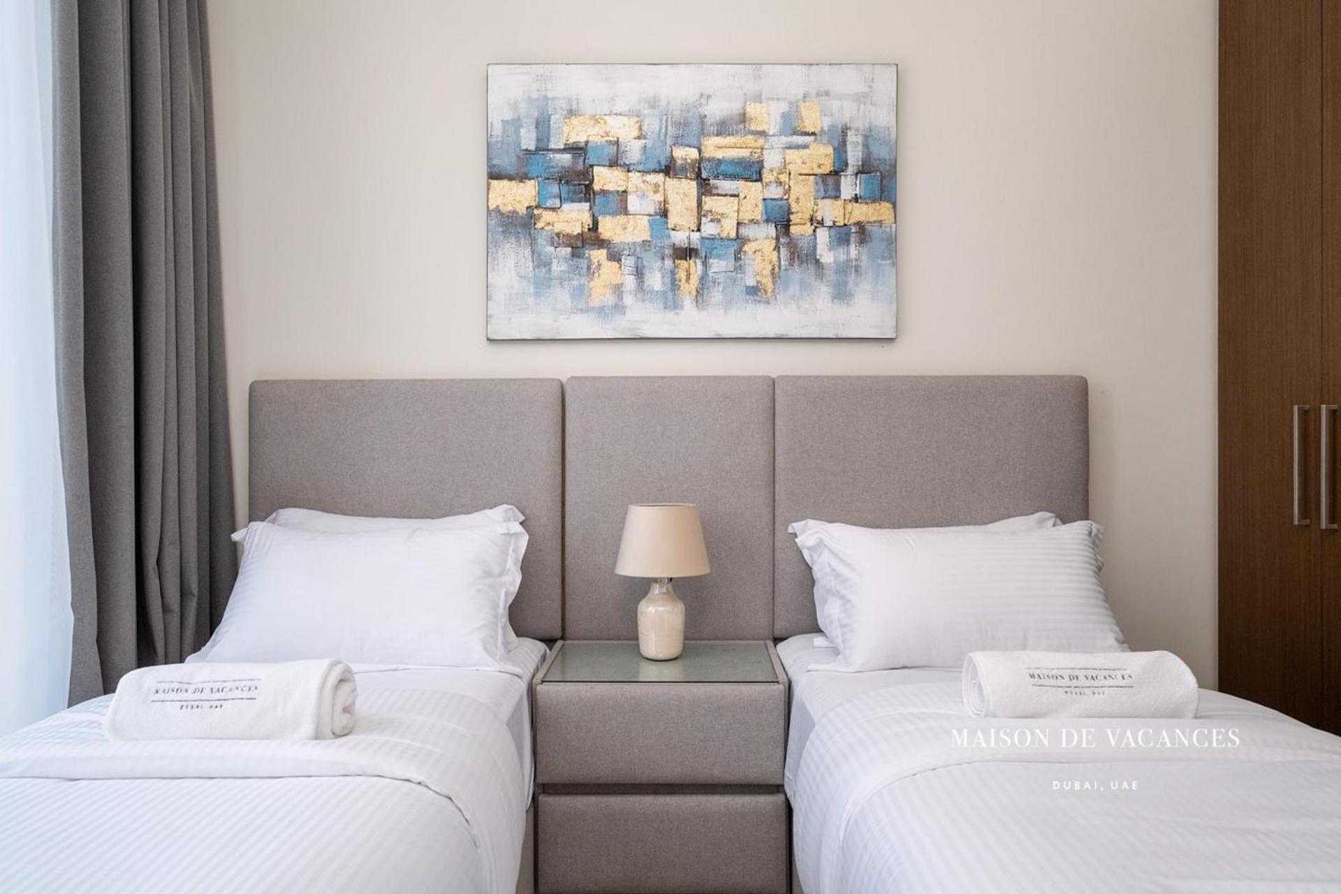 Three Bedroom In Downtown With Burj Khalifa View *