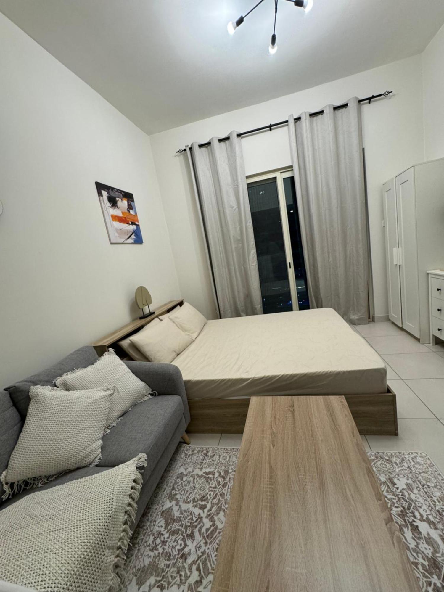 Golden Hour Marina View Apartment