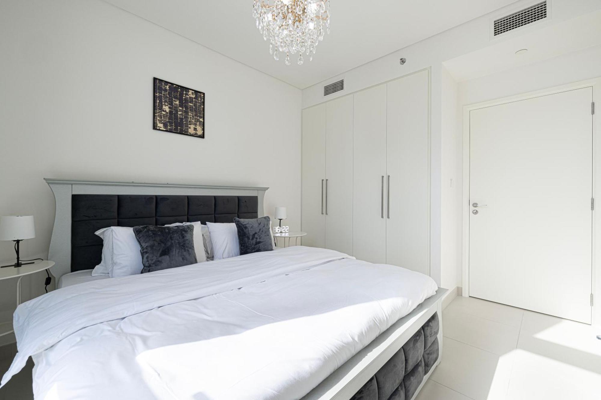 Downtown Luxurious 2br Near Burj Khalifa *