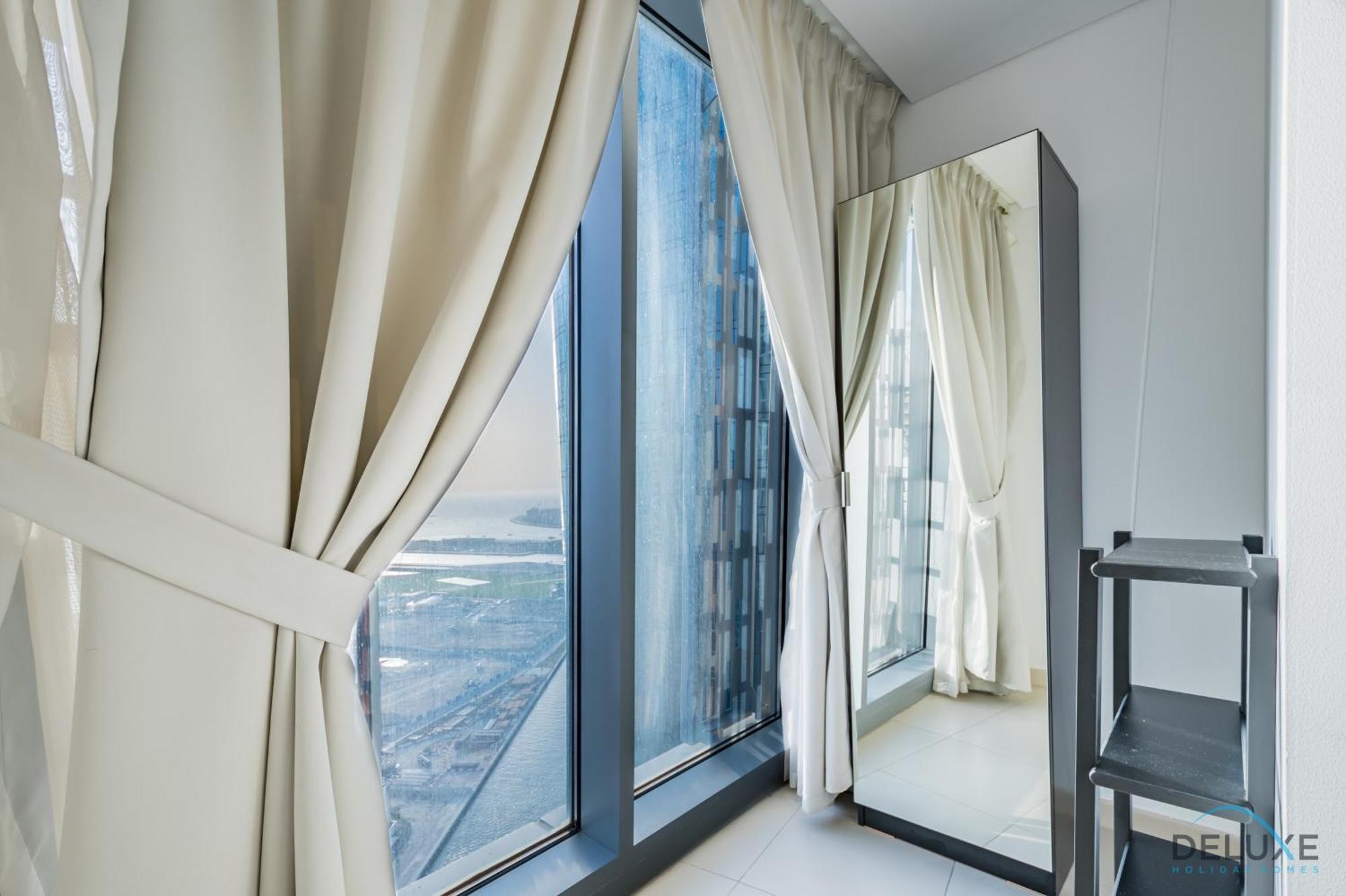 Sophisticated 2br In Cayan Tower, Marina By Deluxe Homes Apartment Dubai