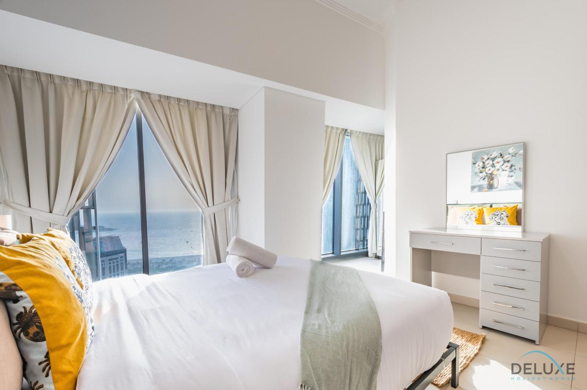 Sophisticated 2br In Cayan Tower, Marina By Deluxe Homes Dubai