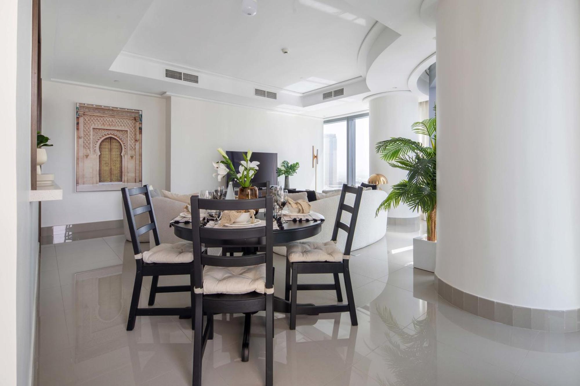 Frank Porter - Opera Grand Apartment