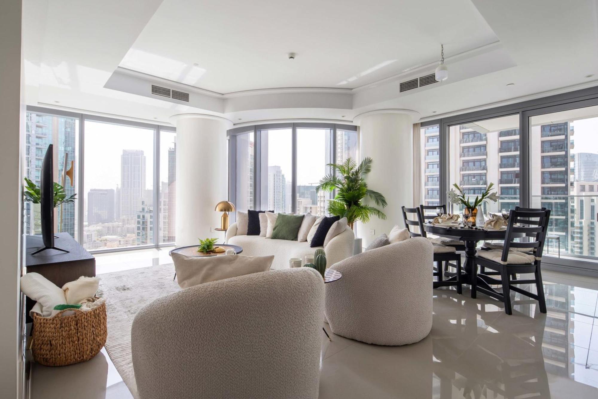 Frank Porter - Opera Grand Apartment *