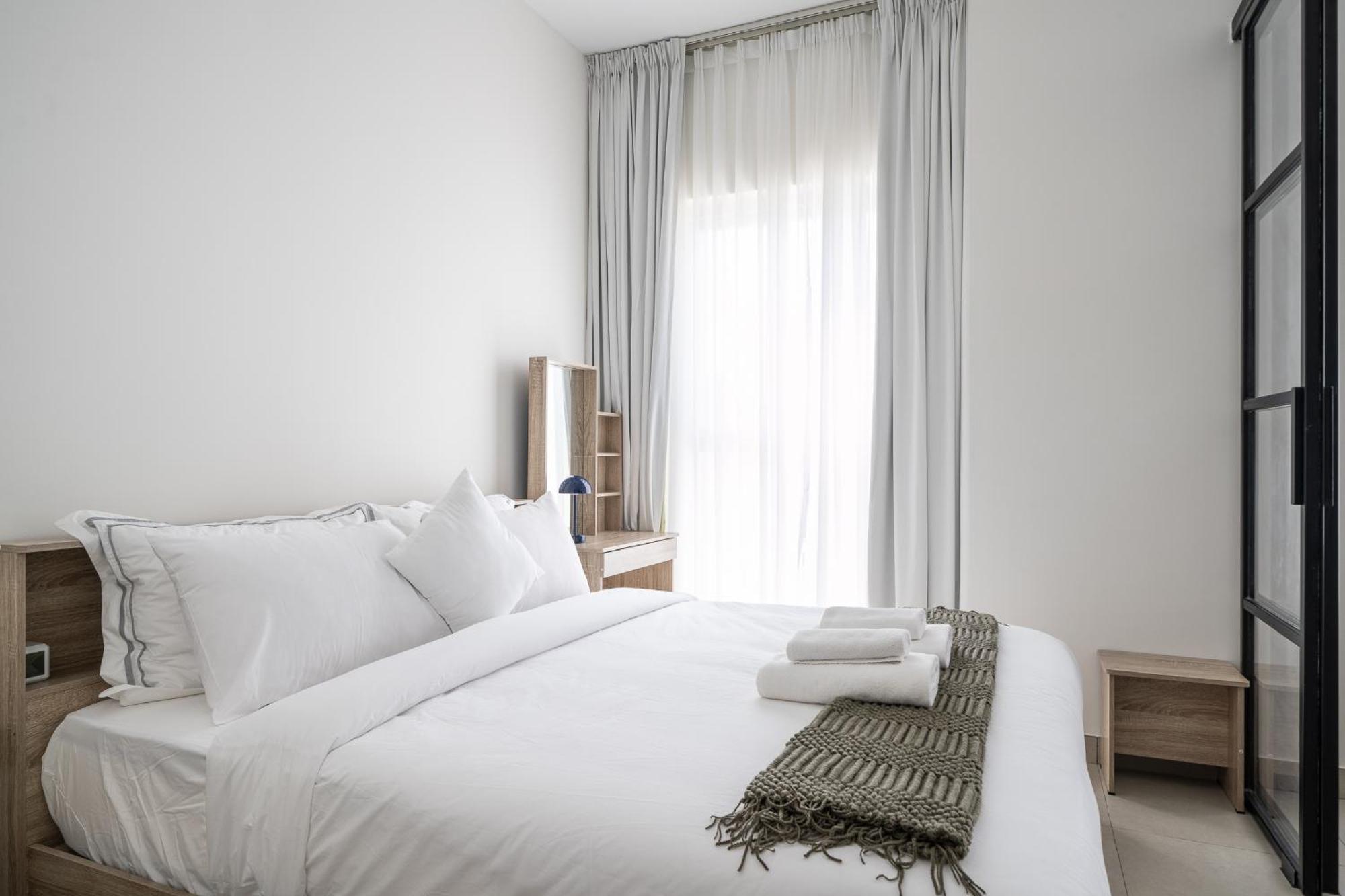 First Class In Hills - Next To Hills Mall - Socio, Collective And Golfville Towers * Dubai