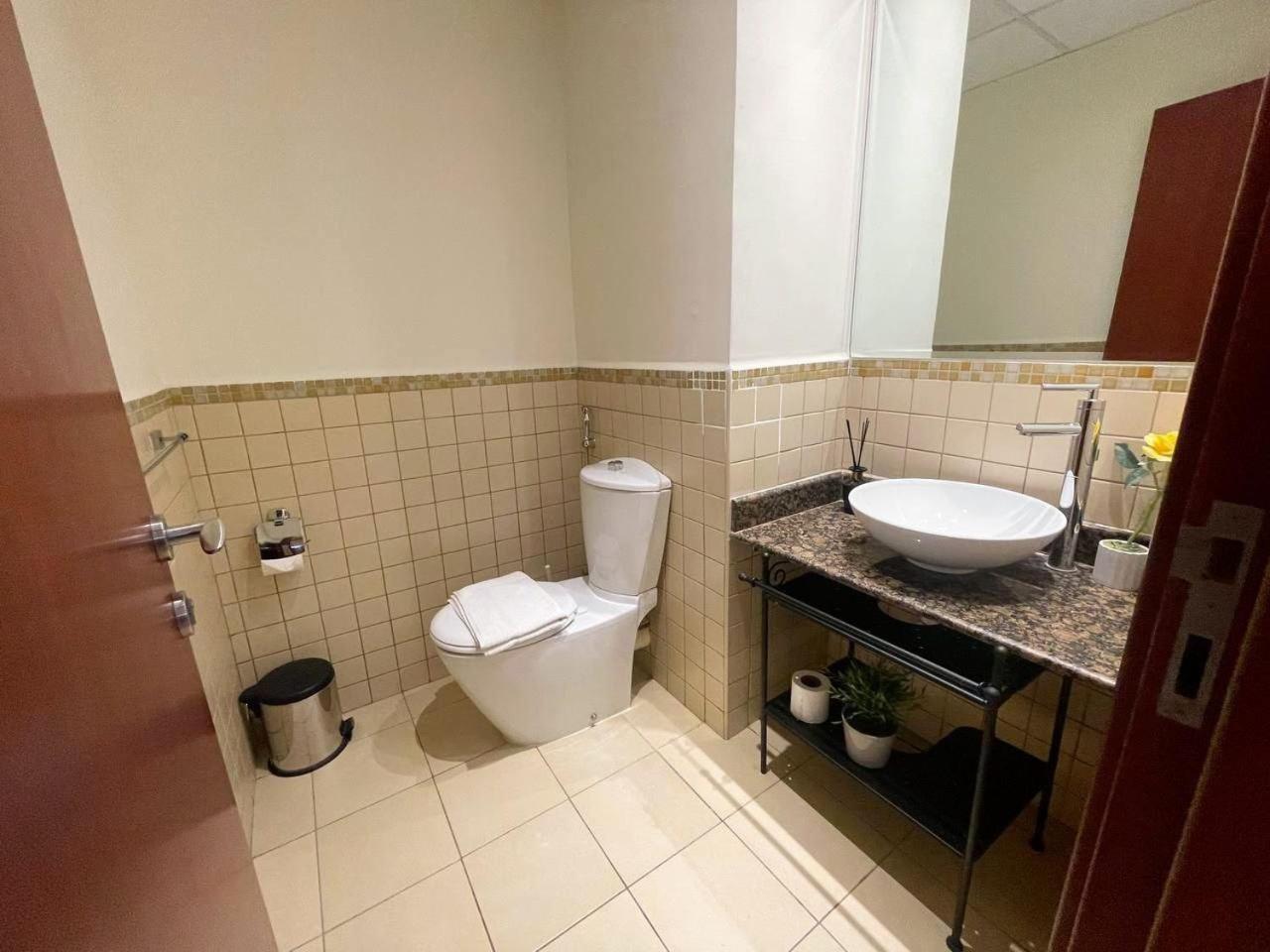 Apartment Family Apartment, Prime Location In Jbr, Location *