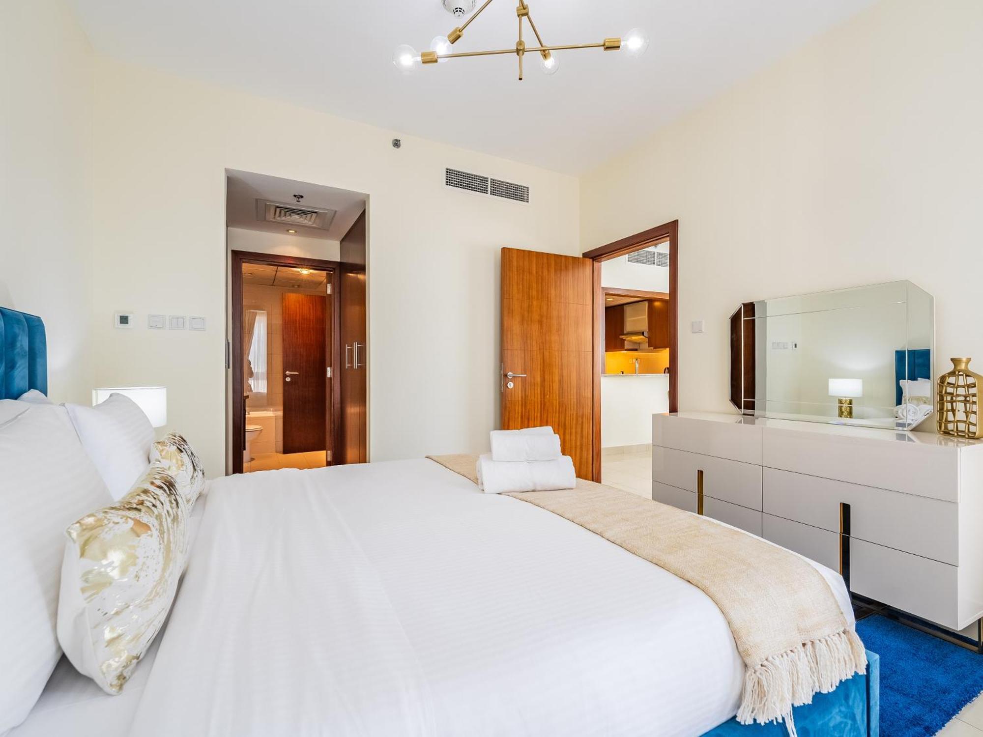 Downtown Luxury Living -1br-standpoint Tower A Apartment Dubai
