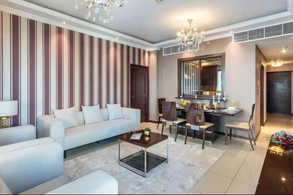Downtown - 2 Bed 3 Bath Flat - Views Of The Burj & Fountains Apartment *
