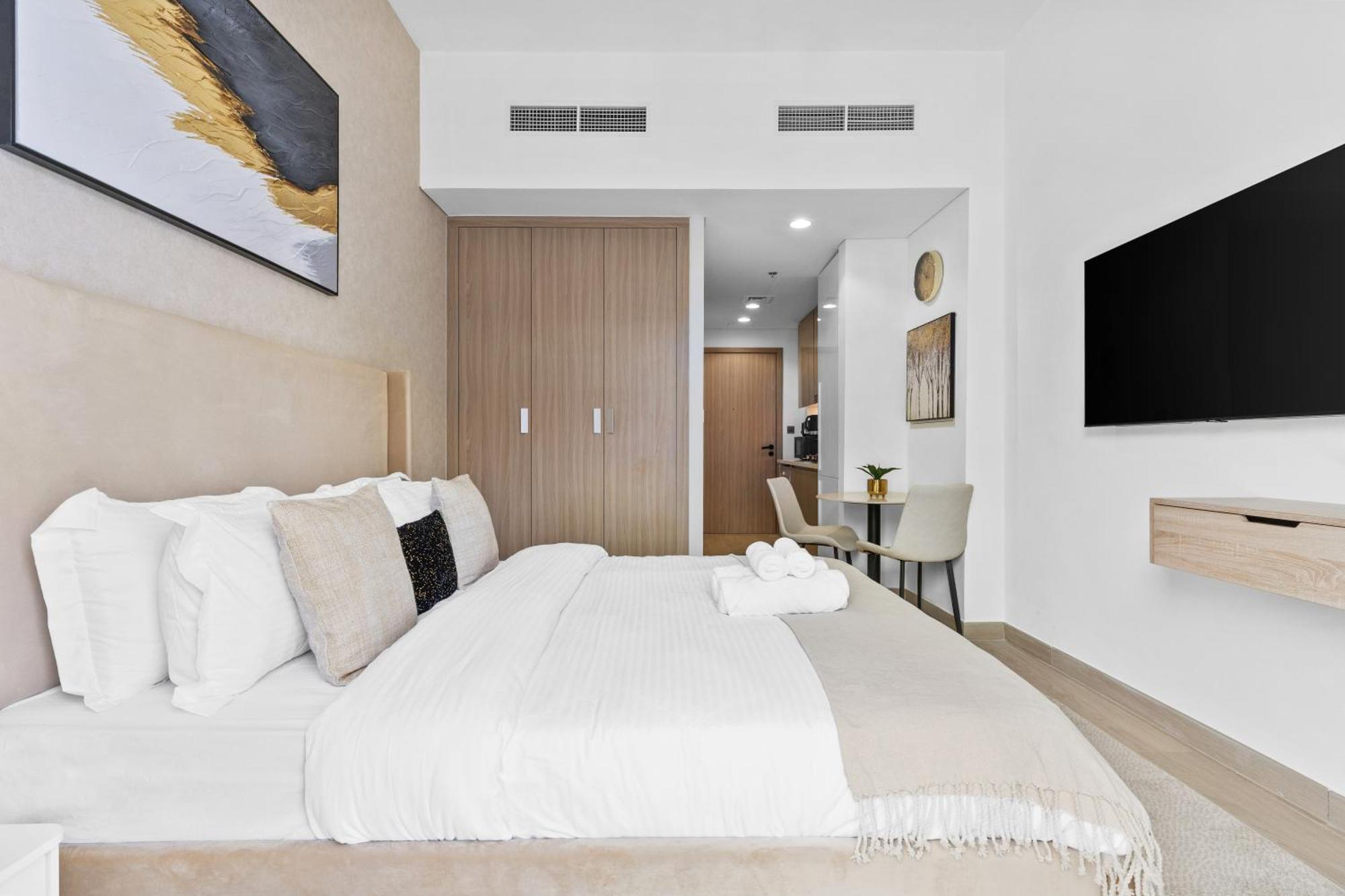 Waves - Azizi Riviera Building 25 Cozy With Balcony Dubai