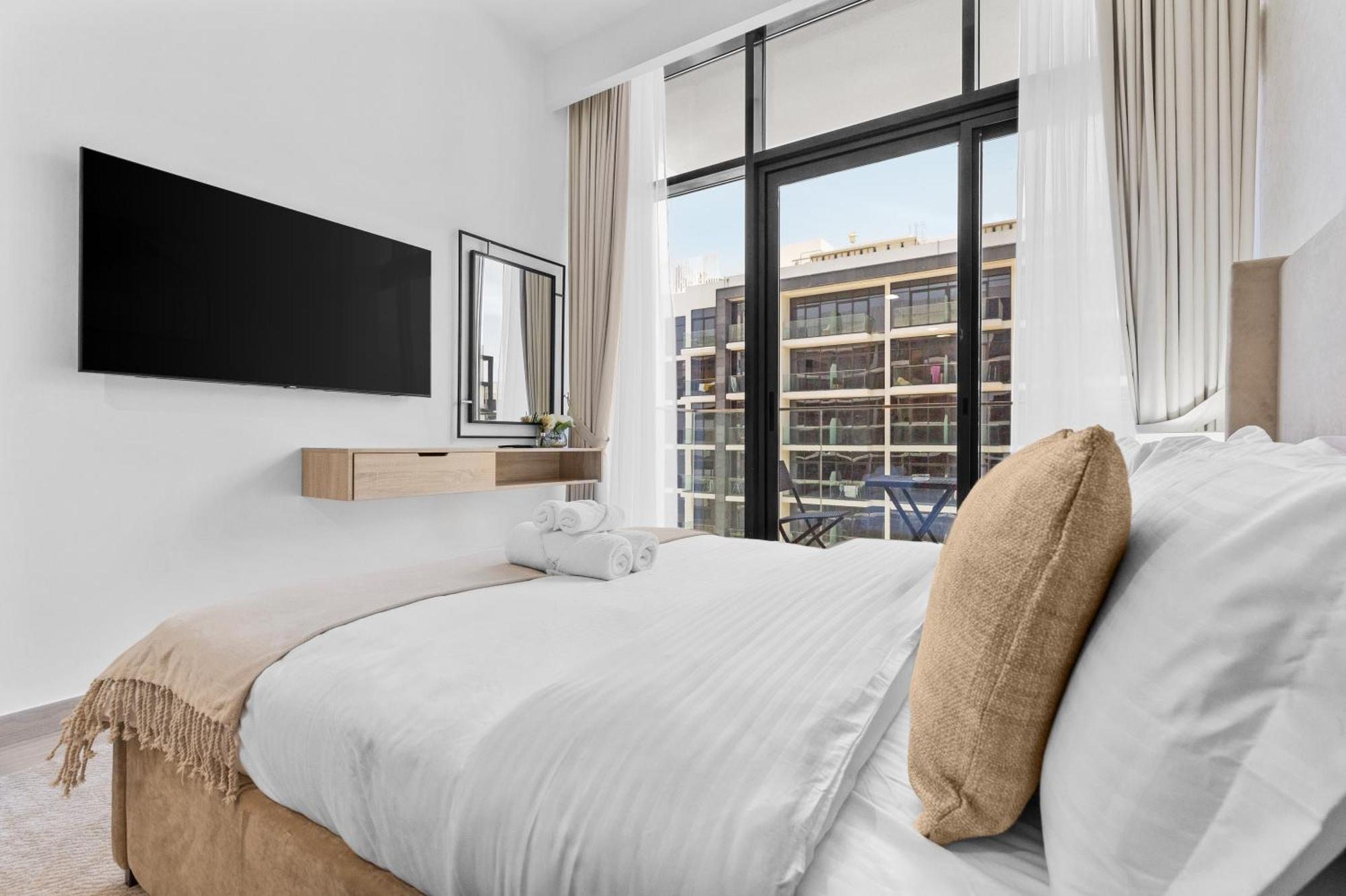 Waves - Azizi Riviera Building 25 Cozy With Balcony Apartment