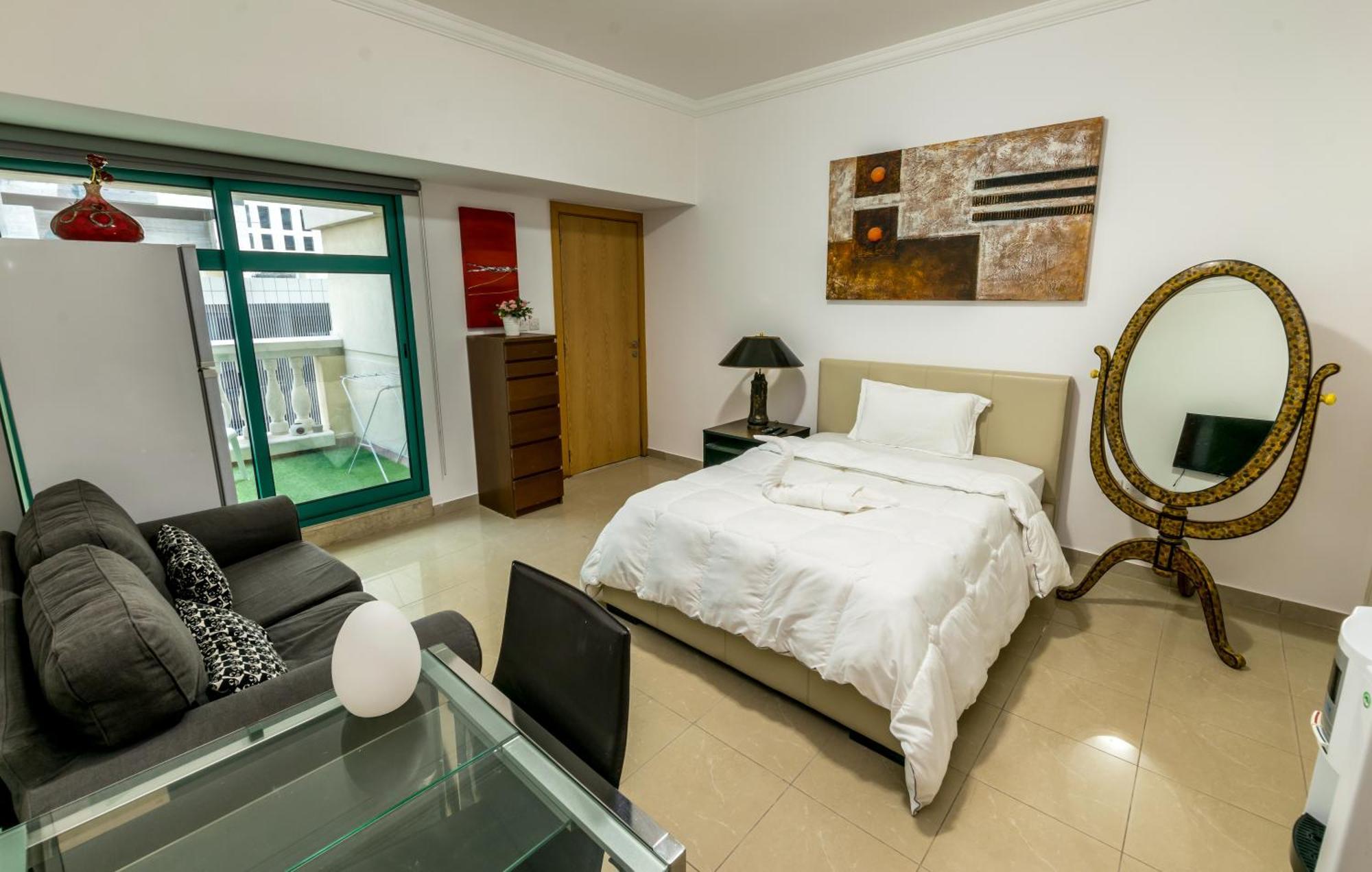 Classy For Ladies In Dubai, Marina فتيات فقط Dubai