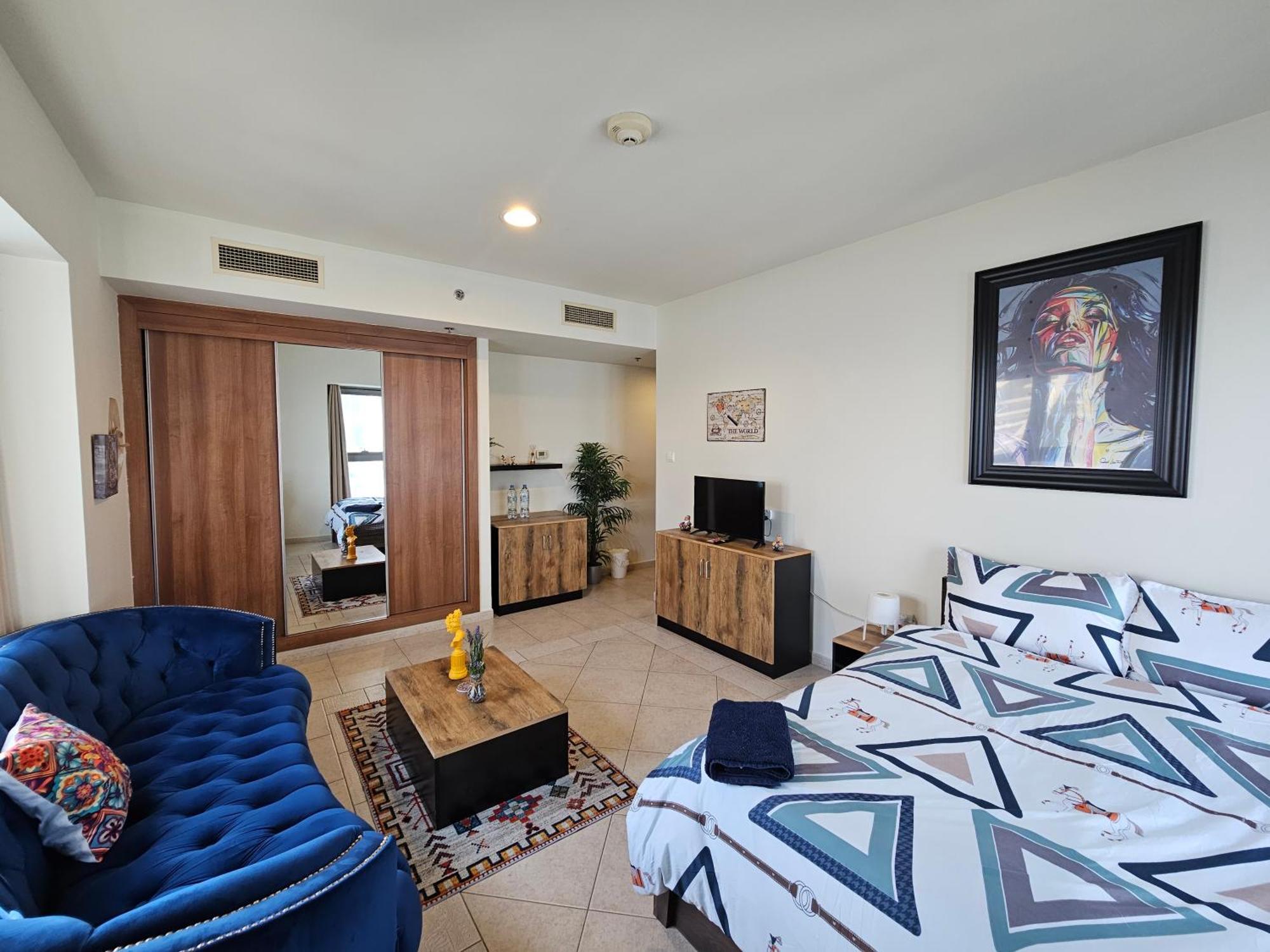 Homestay Super Host At Highest Residential Tower In The World, Private In A Shared *