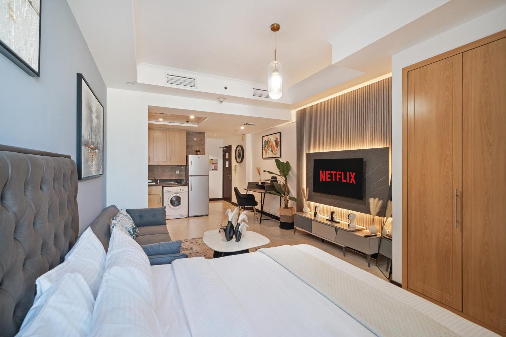 Apartment Luxury Furnished In Goldcrest Views Jlt Dubai