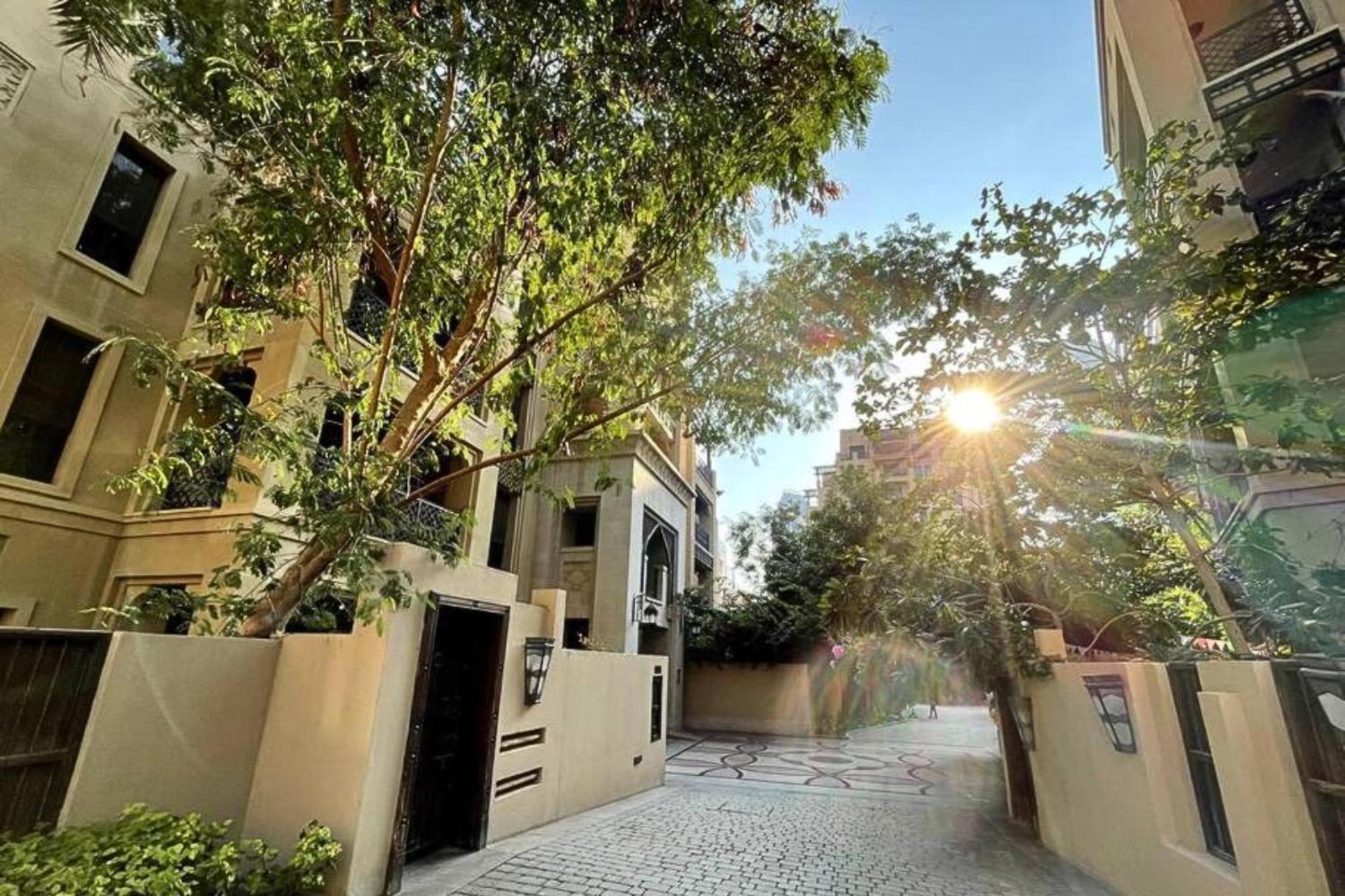 Serene Oasis In Downtown - Just 5 Min Walk To Burj & Mall! Apartment