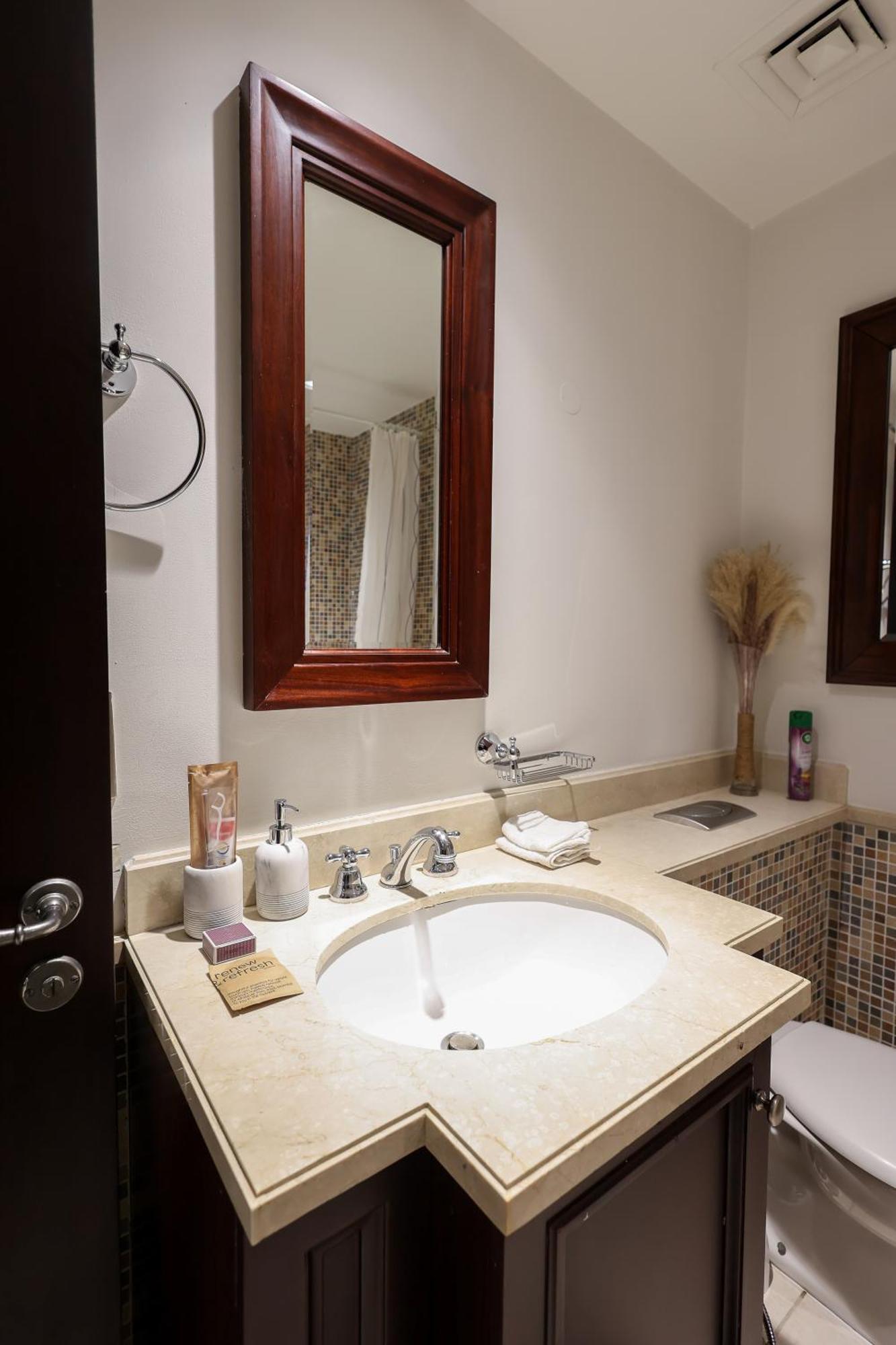 Serene Oasis In Downtown - Just 5 Min Walk To Burj & Mall! Apartment Dubai